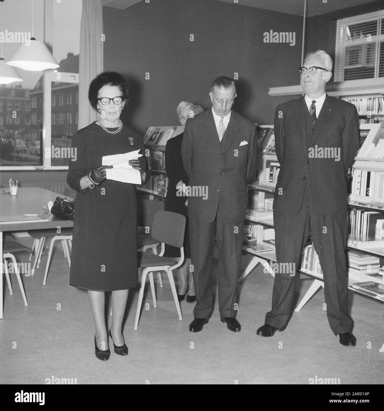 Mme van Hall ouvre la branche de la salle de lecture publique Date : 23 novembre 1961 mots clés : ouvertures Banque D'Images