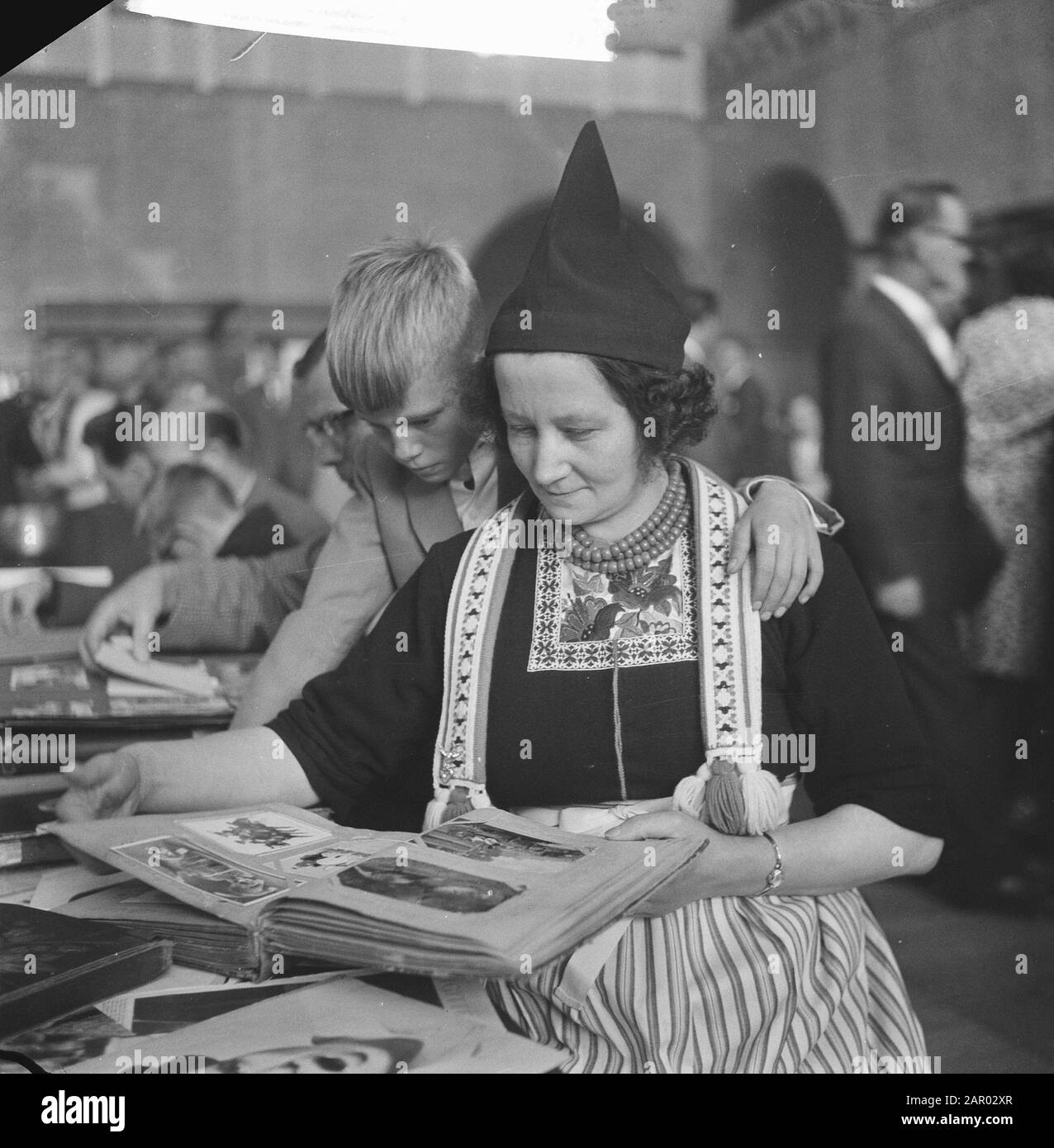 Volendamse à Exchange Date : 15 octobre 1961 mots clés : foires commerciales, costume Banque D'Images