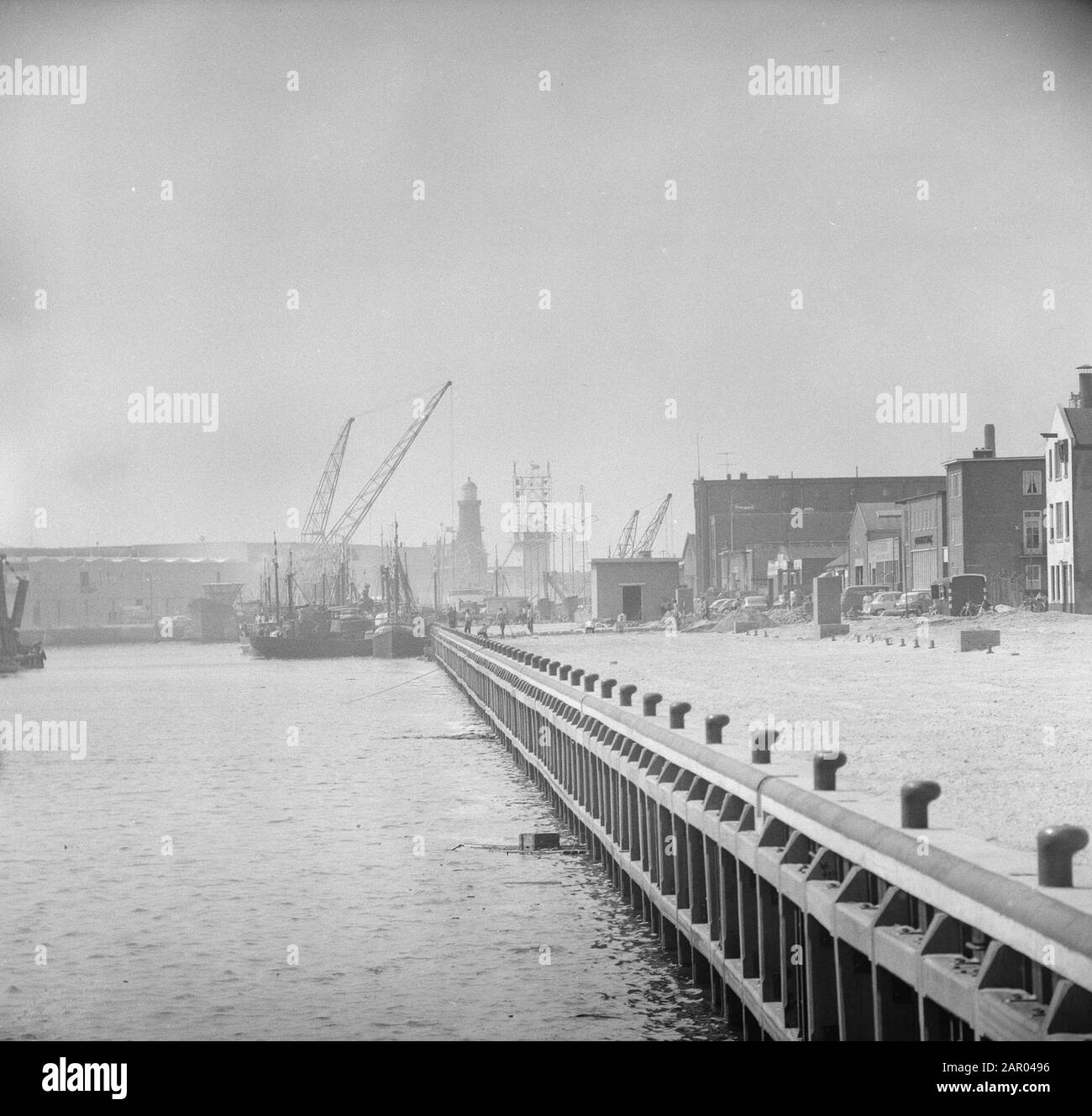 Travaillez autour et près du quai nord du Haringhaven. Date : 19 juin 1962 lieu : IJmuiden mots clés : walkpieren, travail Banque D'Images