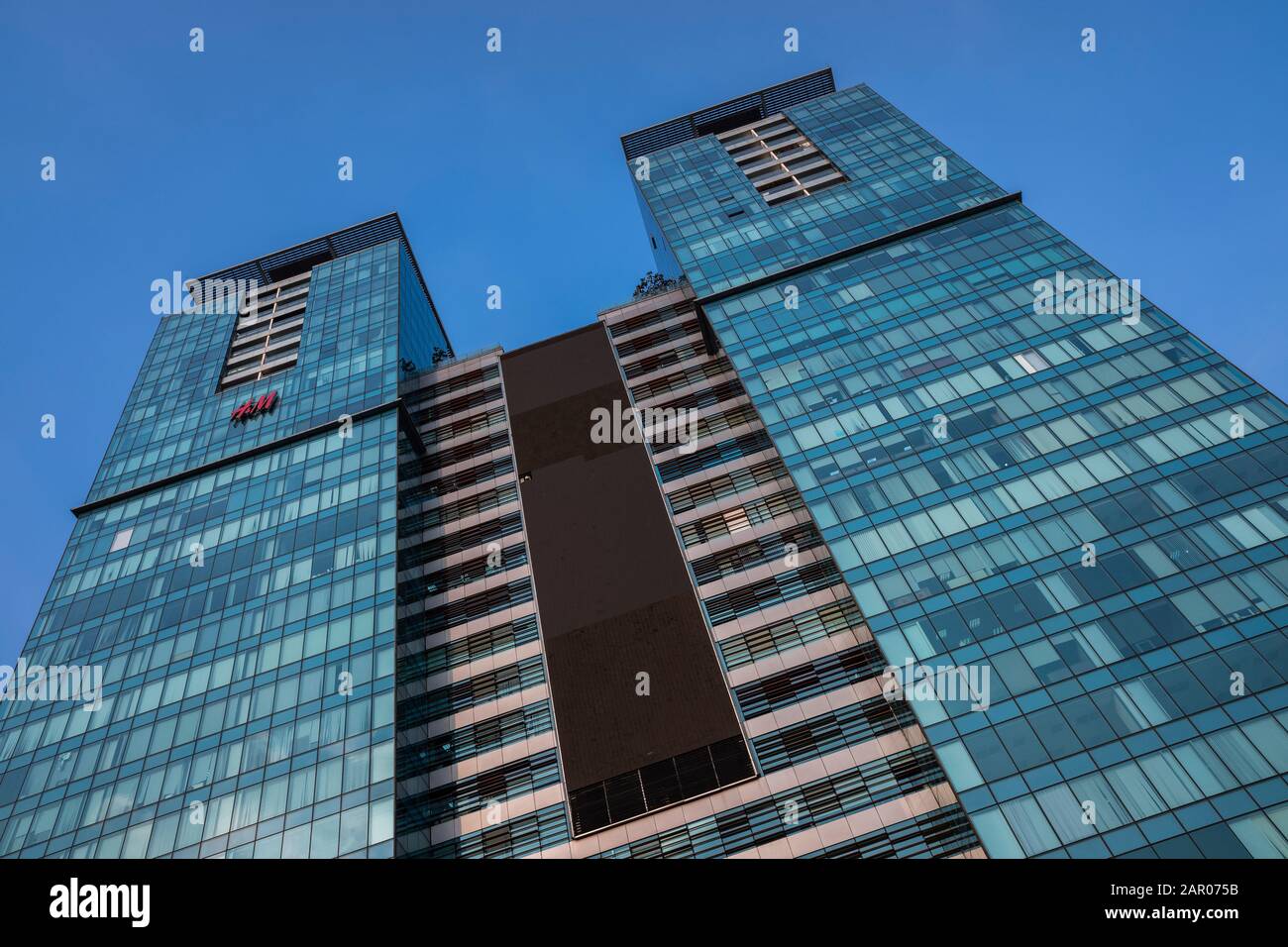 Le Vincom Center est principalement un centre commercial et un immeuble de bureaux, mais abrite également des appartements de luxe aux étages supérieurs, Ho Chi Minh City, Vietnam Banque D'Images