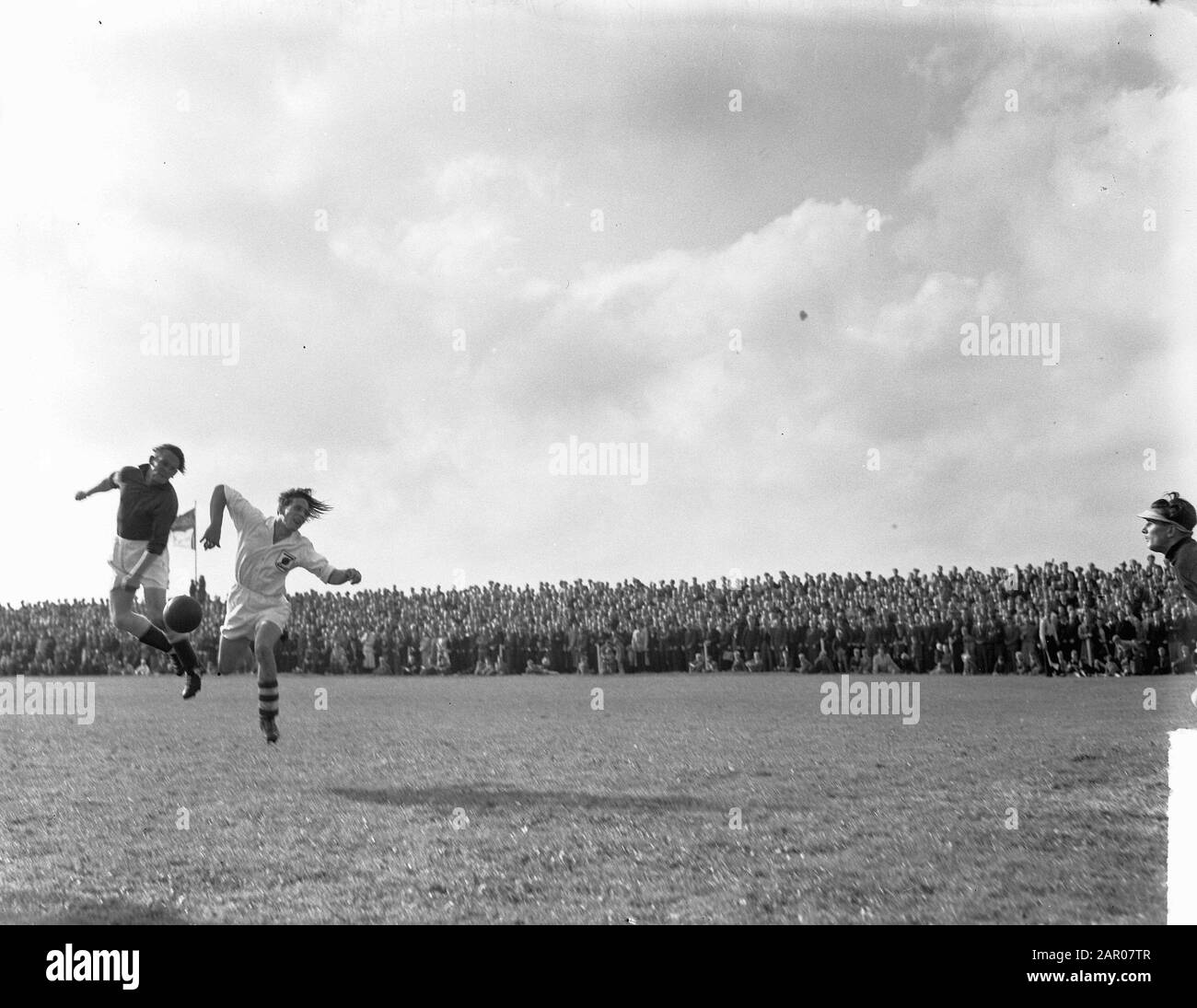 Zeeburgia vs. VSV 1-3 Dam à la balle Date : 19 septembre 1948 mots clés : sport, football Banque D'Images