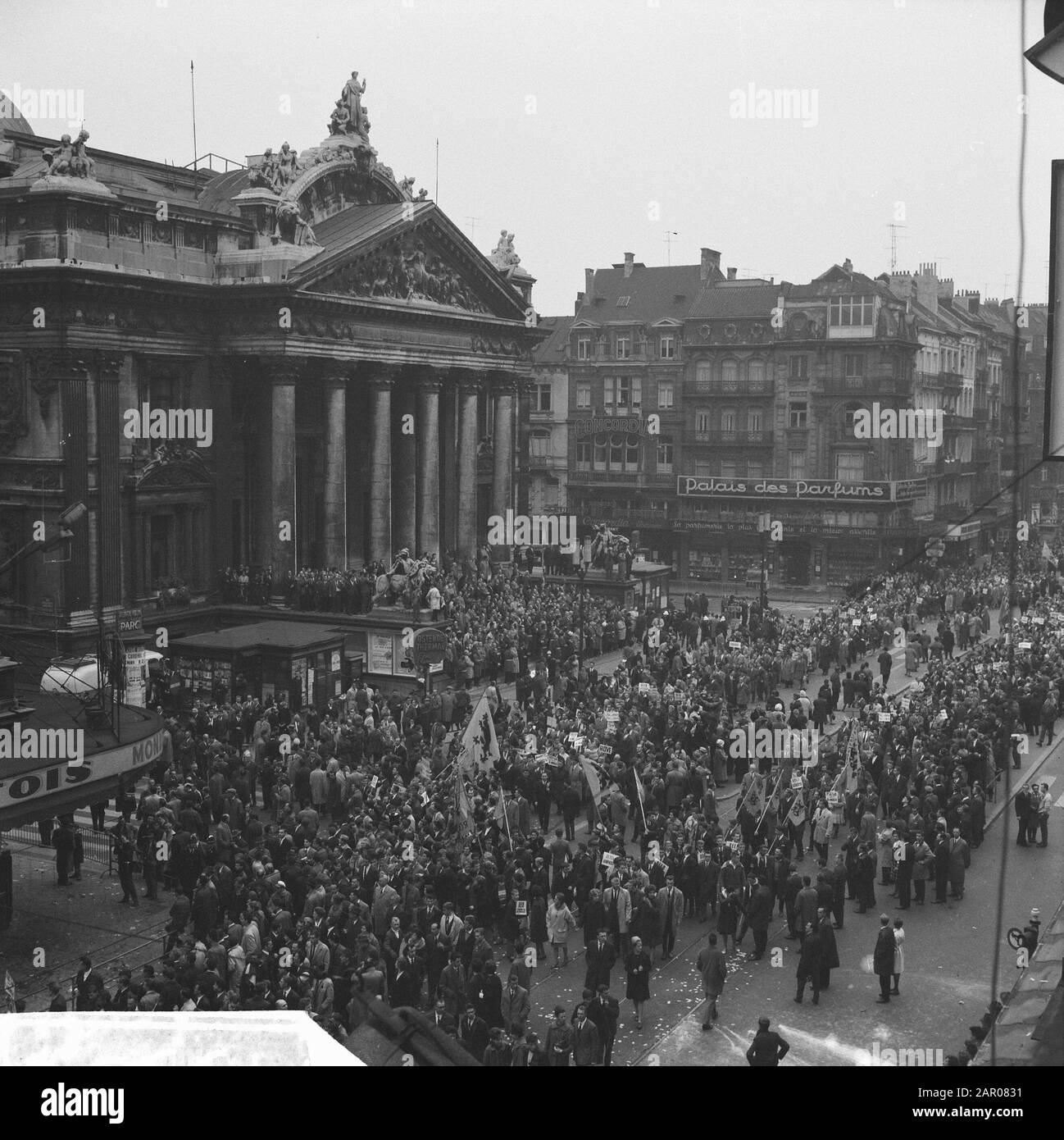 mars Flamand à Bruxelles, les Flemings armés de bannières Date : 14 octobre 1962 lieu : Bruxelles mots clés : SPANDOKS Banque D'Images