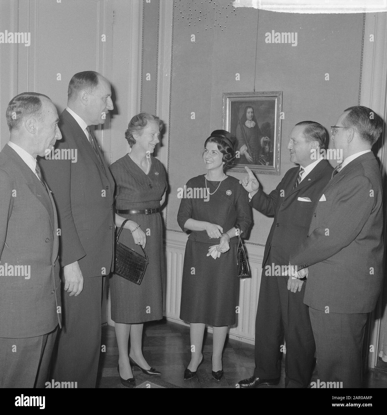 La conférence du Cabinet du Premier ministre de Quay a eu lieu pour la visite du Premier ministre grec dans notre pays. Caramanlis et Lun Date: 28 février 1963 mots clés: Conférences Nom personnel: Caramanlis, Lun, J.A. M.H., Lun, Joseph Banque D'Images