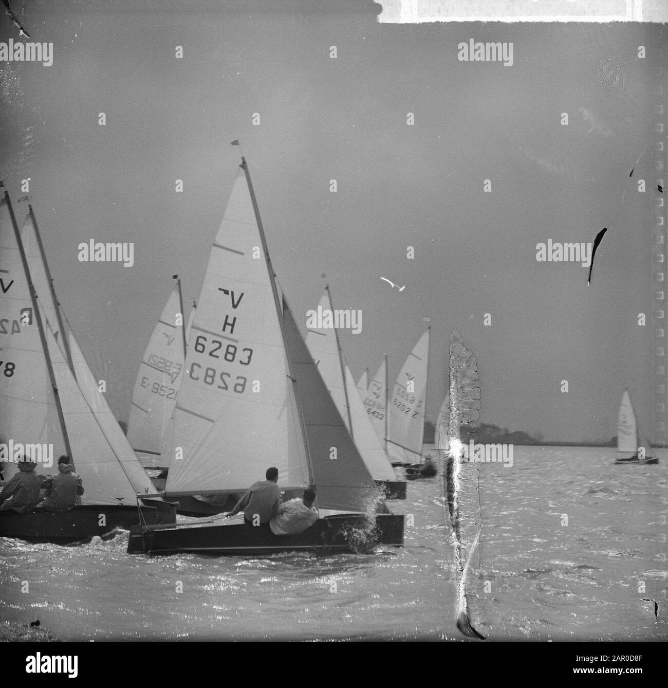 Championnat d'Europe Vaurienklasse à l'Alkmaarder Plassen. En premier plan les frères néerlandais Swart Date: 16 juillet 1963 mots clés: CHAMPONIES Banque D'Images