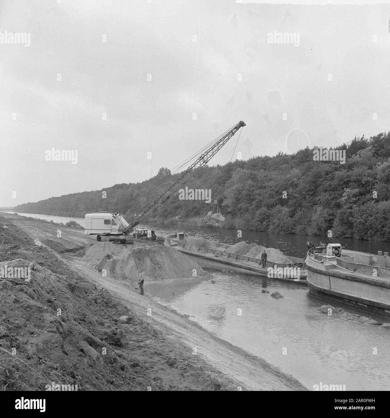 Twente Channel s'élargit entre Markelo et Lochem Date : 19 septembre 1963 lieu : Lochem, Markelo, Twentekanaal Banque D'Images