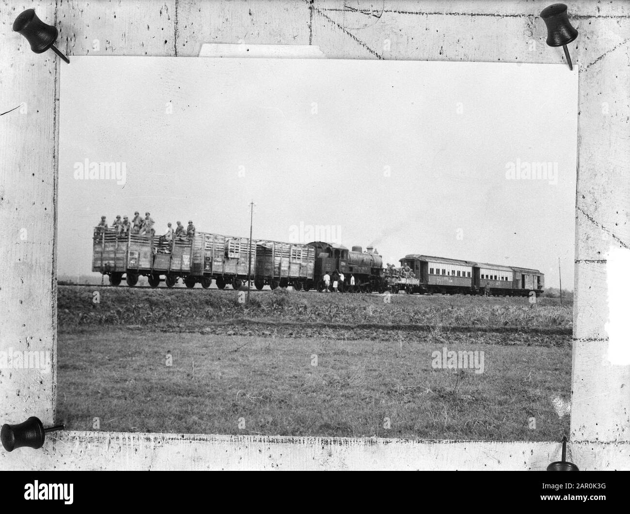 Marvo 6S10 Date : 15 janvier 1949 mots clés : soldats, trains, wagons Nom de l'institution : Marvo Banque D'Images
