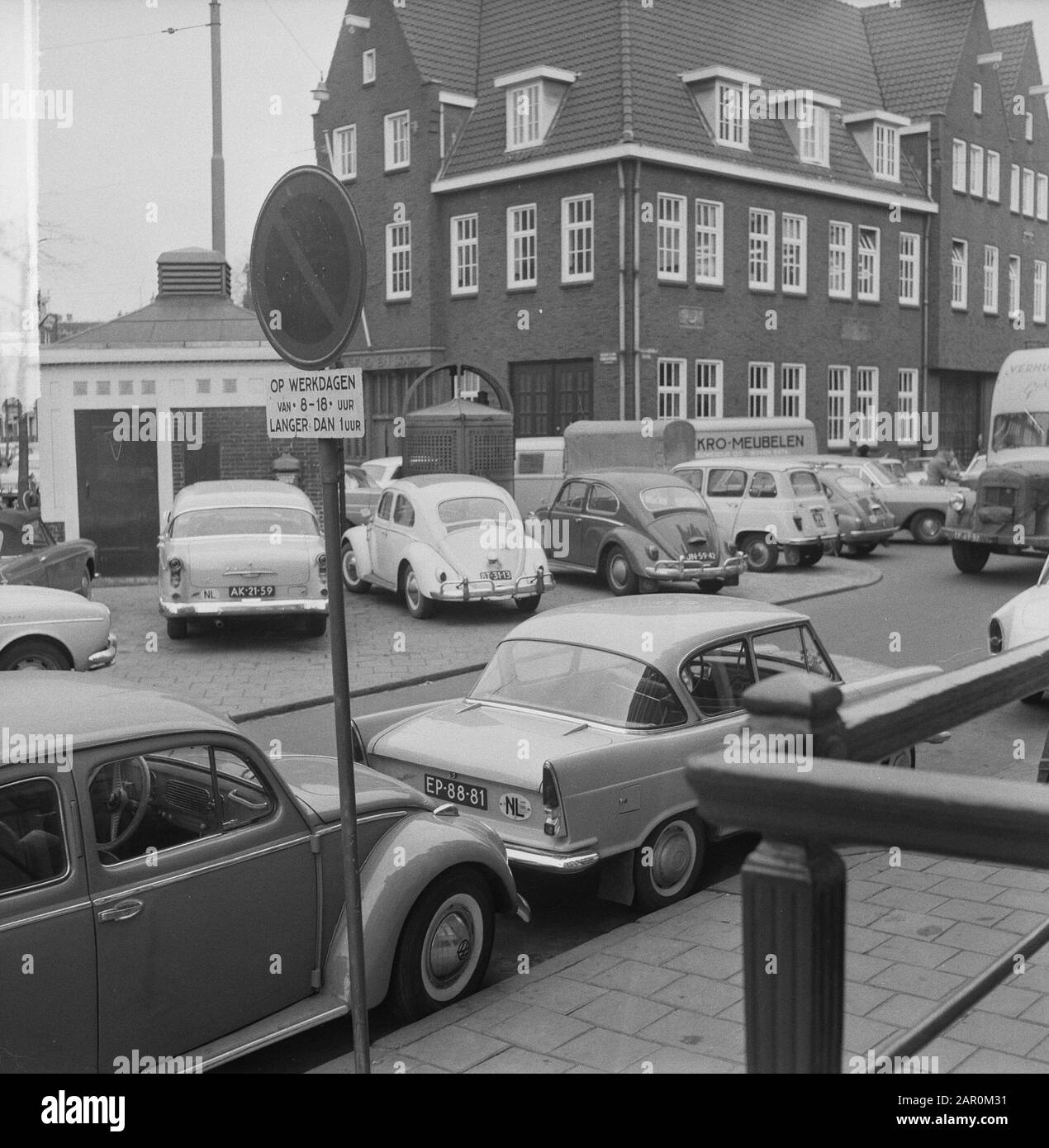 Situations De Stationnement À Amsterdam Date : 5 Mars 1964 Lieu : Amsterdam, Noord-Holland Mots Clés : Situations De Stationnement Banque D'Images