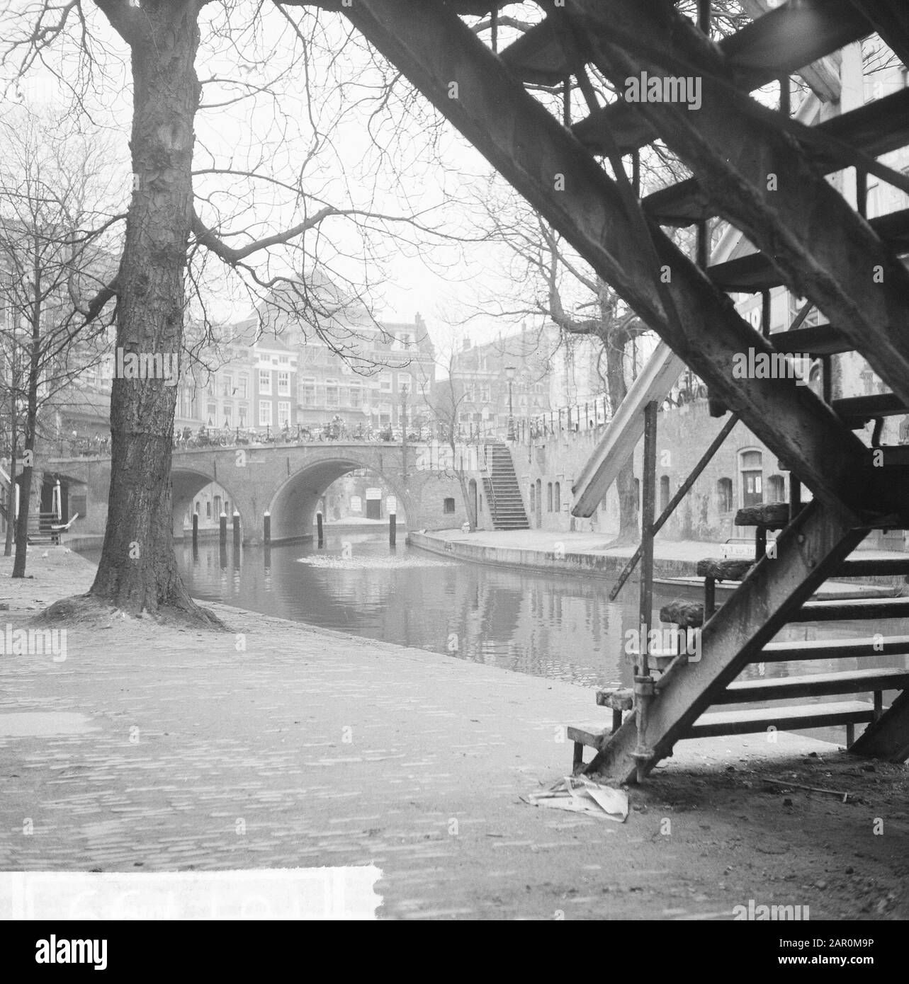 Utrecht cityscapes incluant Dom, Oude Gracht, ville intérieure Date : 15 mars 1964 lieu : Utrecht mots clés : townscapes Nom personnel : Dom Banque D'Images