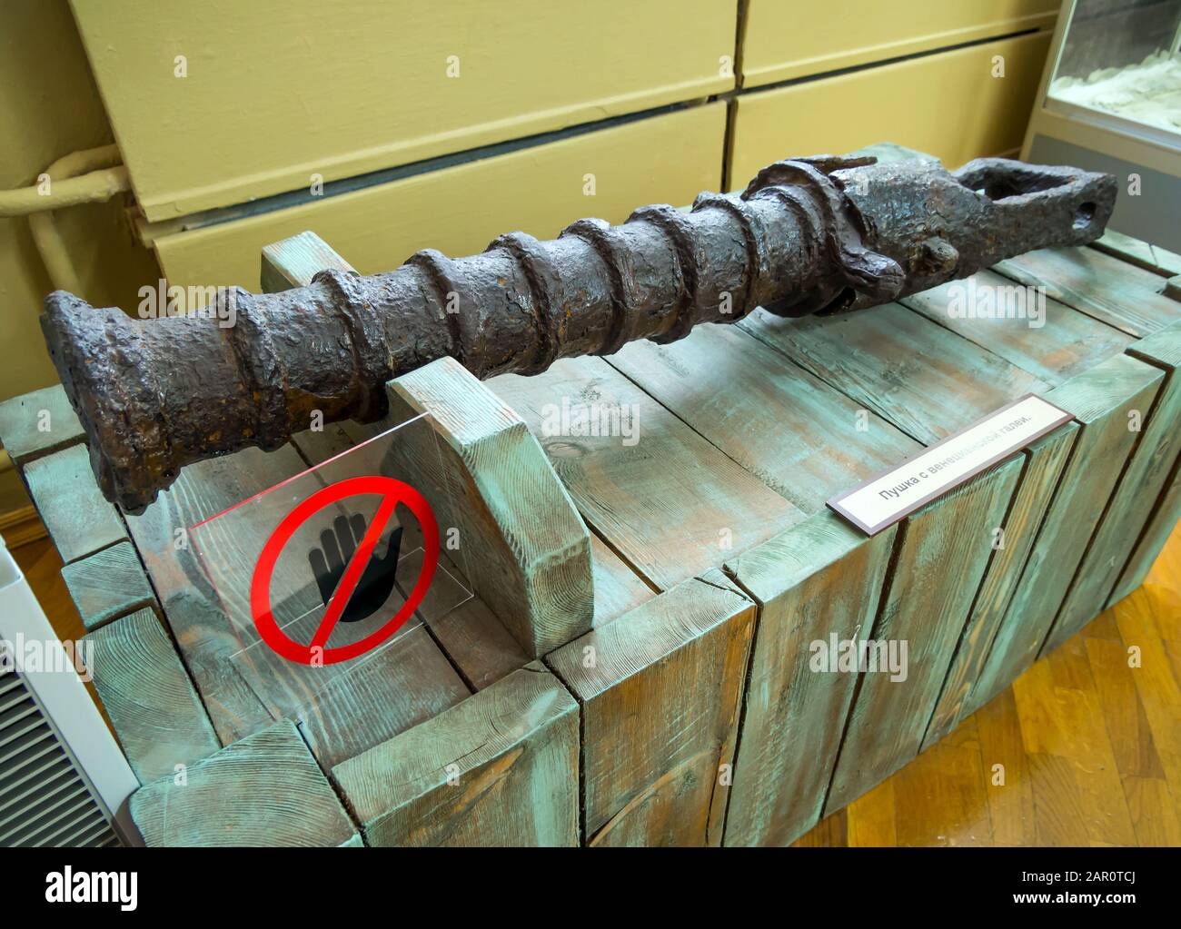 Azov, Russie - 27 juillet 2019 : Cannon de la galère vénitienne, une exposition du Musée historique et archéologique d'Azov Banque D'Images