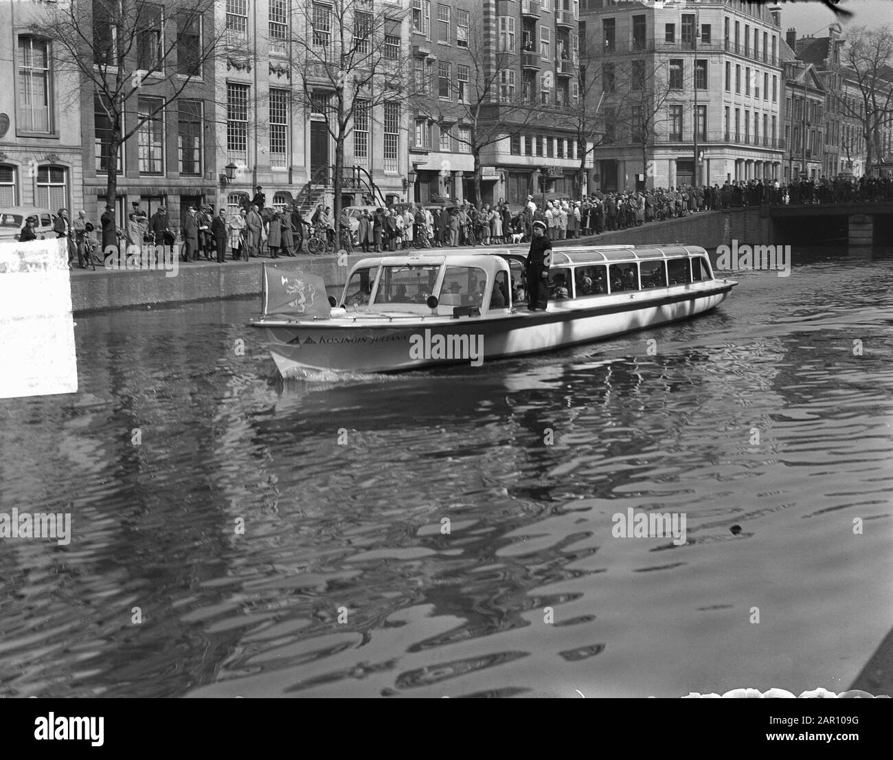 Te Waterlating Oslofjord Crown Prince en bateau sur canal Date : 1 avril 1949 mots clés : KROWPRINSEN, EAU, bateaux sur canal Banque D'Images
