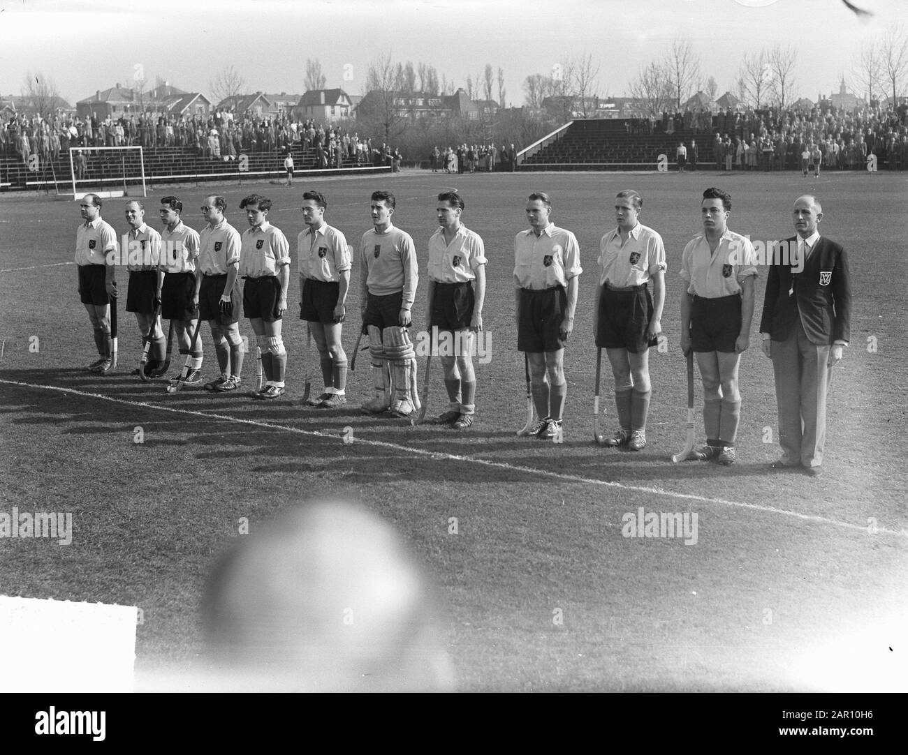 Hockey Pays-Bas Belgique 5-1 1 er but Date : 1 avril 1949 mots clés : buts, hockey Banque D'Images