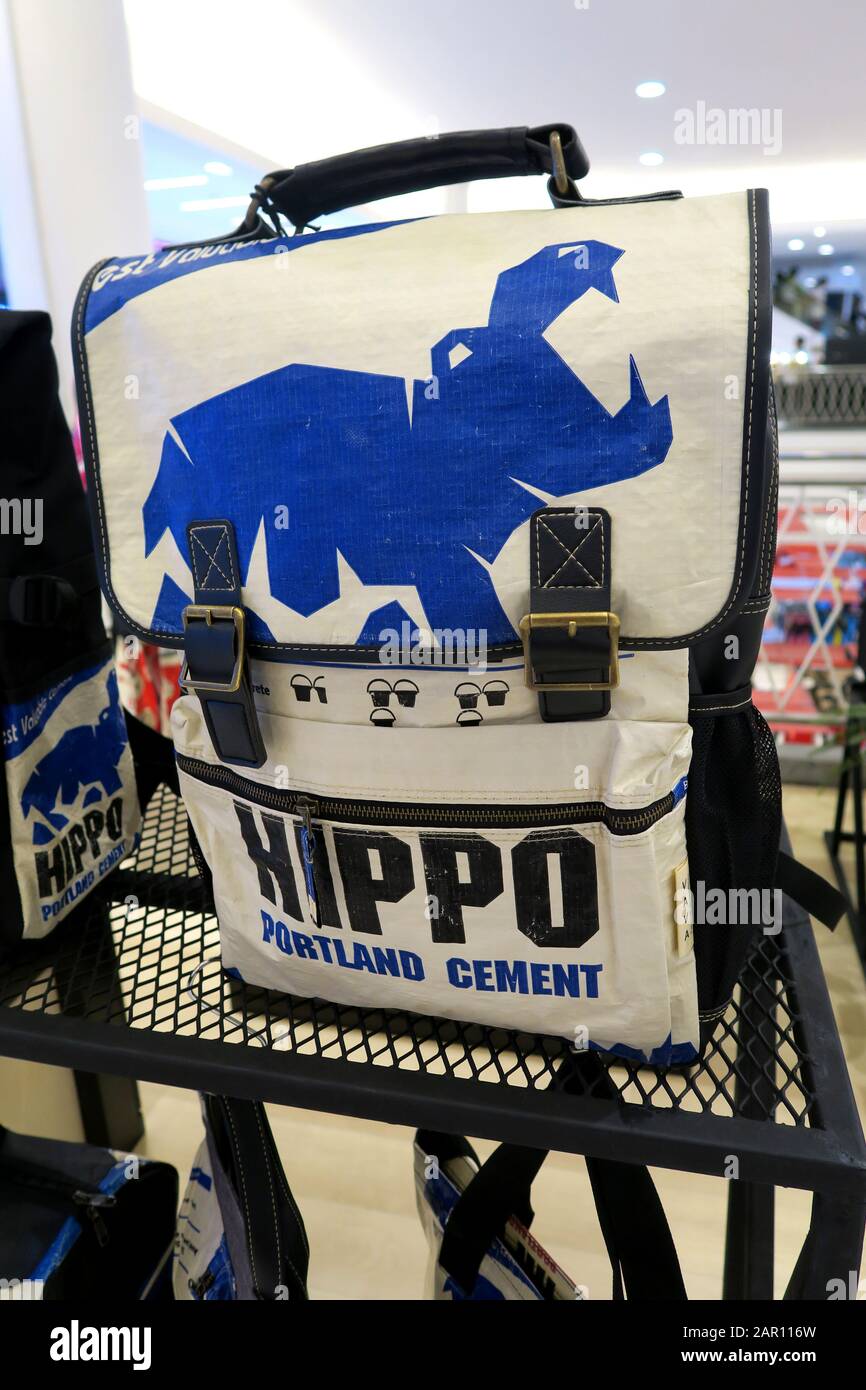 Hippo Brand by Vava Zero Waste (Thaïlande) sacs de ciment recyclés Photo  Stock - Alamy