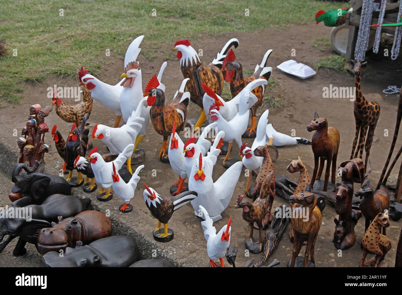 Curiosités d'œuvres d'art africaines et souvenirs à vendre sur Scenic route, Blyde River Canyon, Mpumalanga, Afrique du Sud. Banque D'Images