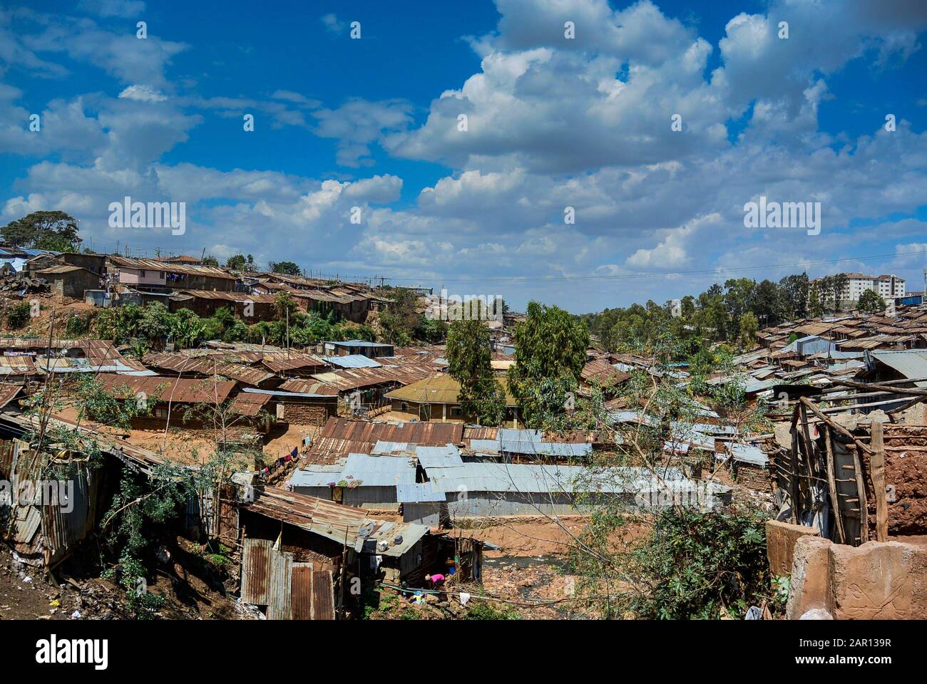 Vue sur le bidonville de Kibera à Nairobi, au Kenya Banque D'Images