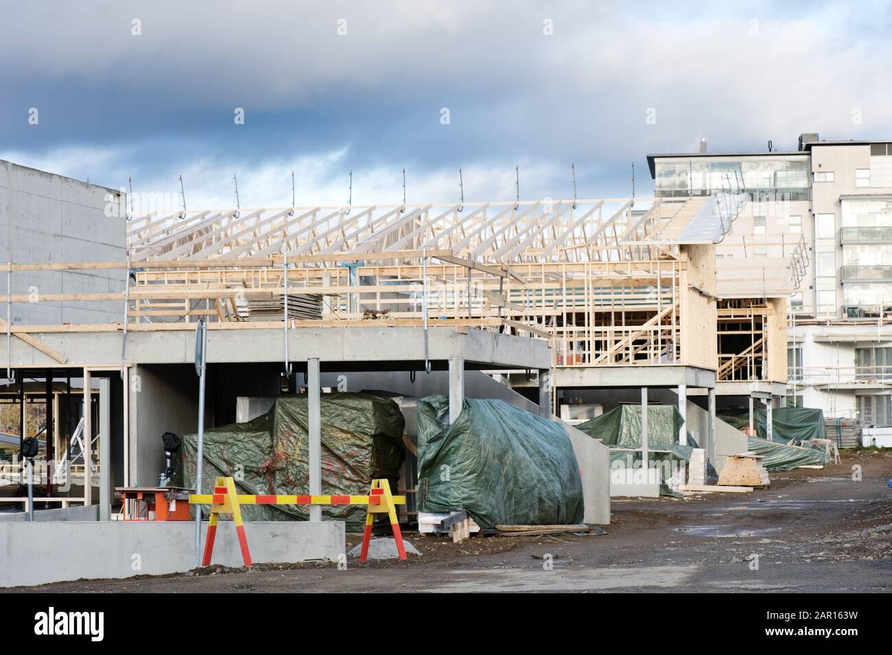 Site de construction de maisons familiales modernes. Banque D'Images