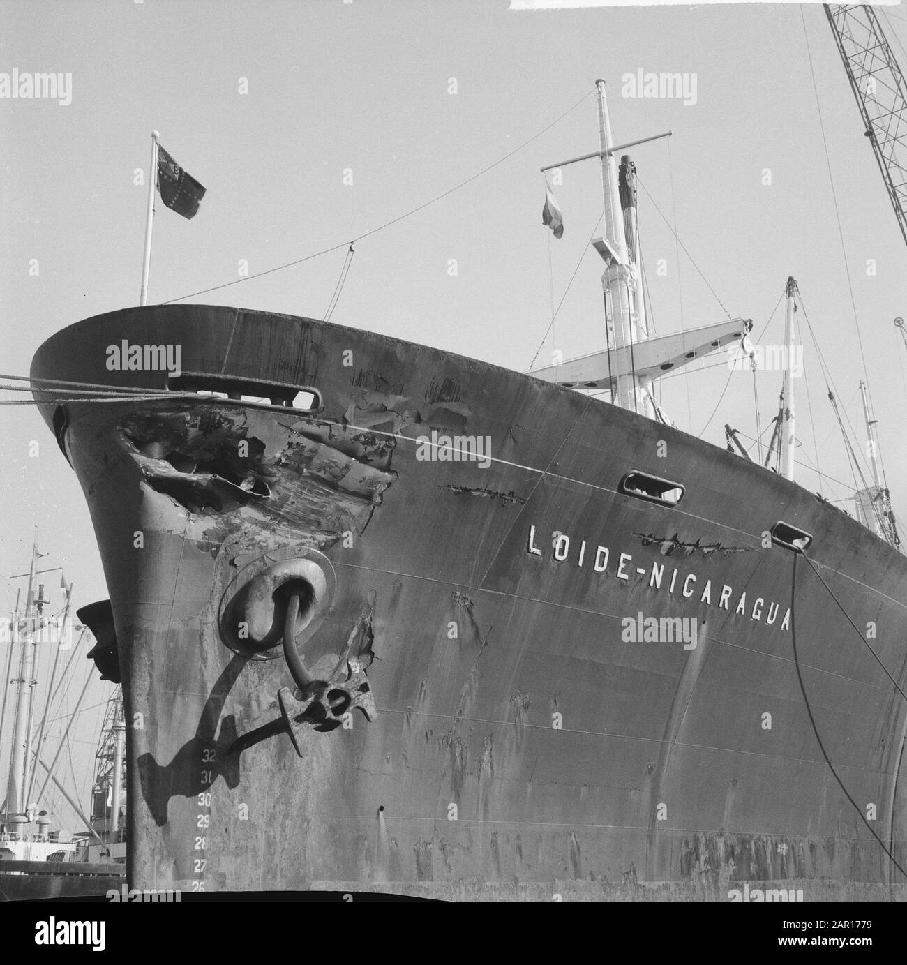 Deux navires entrent en collision sur le canal de la mer du Nord, de Loide nicaragu (de Bow) Date : le 14 avril 1965 mots clés : navires Banque D'Images