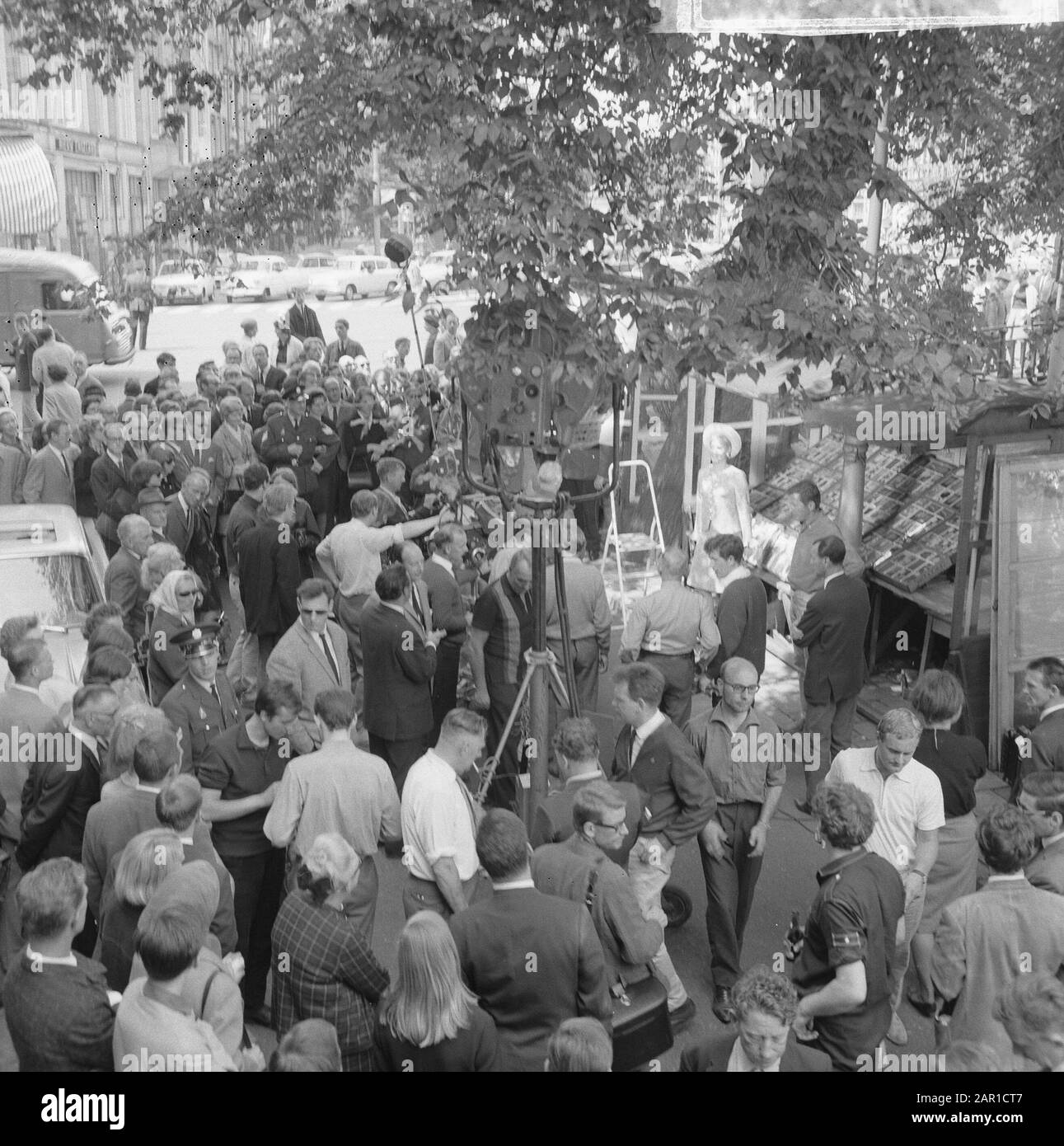 Modestie Blaise, Monica Vitti a arrêté la scène et a attendu que le photographe quitte Date: 13 juillet 1965 mots clés: Scènes, photographes Nom personnel: Vitti, Monica Banque D'Images