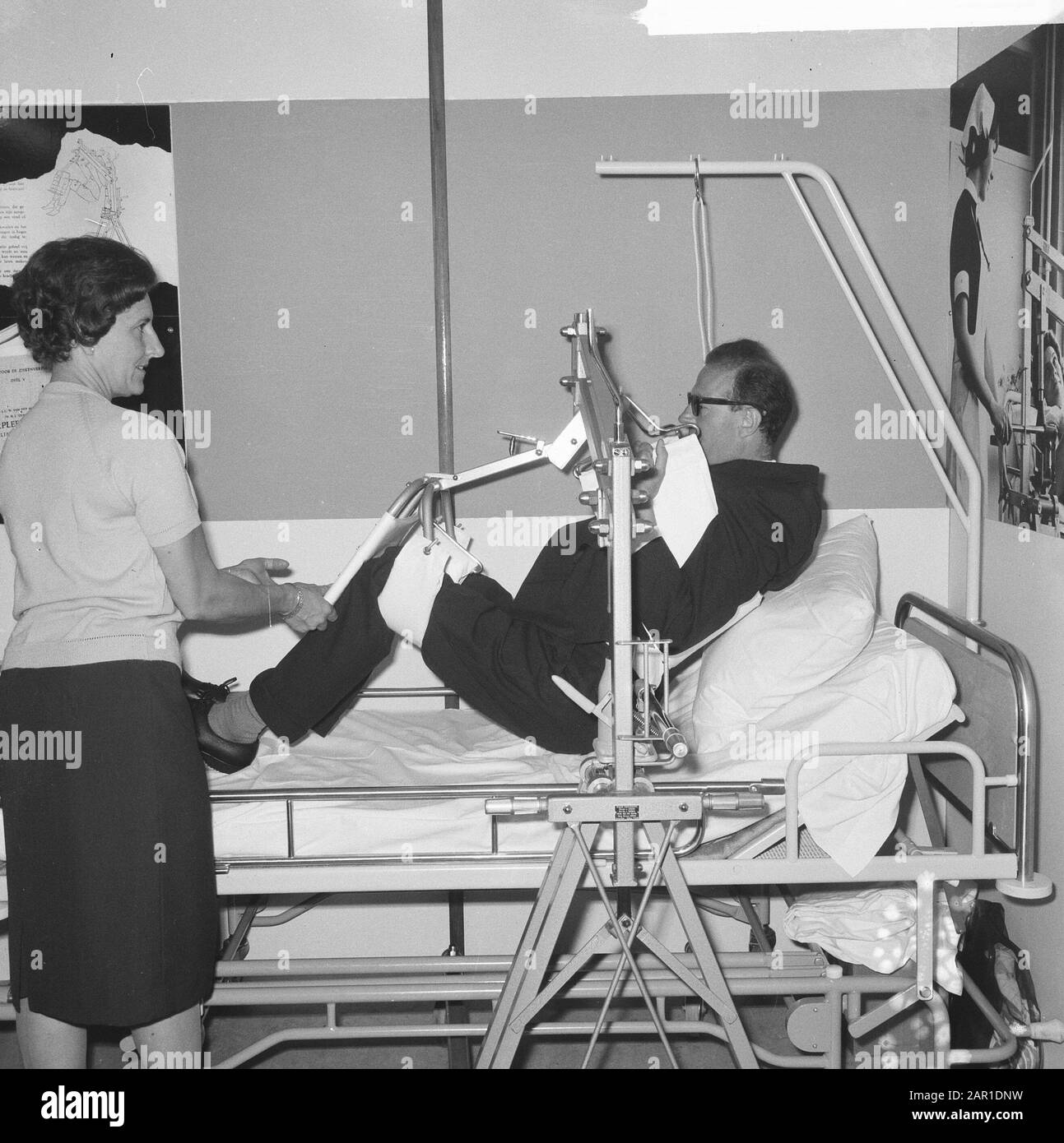 Vakbeurs Medica 65 dans la salle d'exposition de Hilversum Date : 24 septembre 1965 lieu : Hilversum mots clés : FACHALS Nom De La Personne : EXPOHAL Banque D'Images