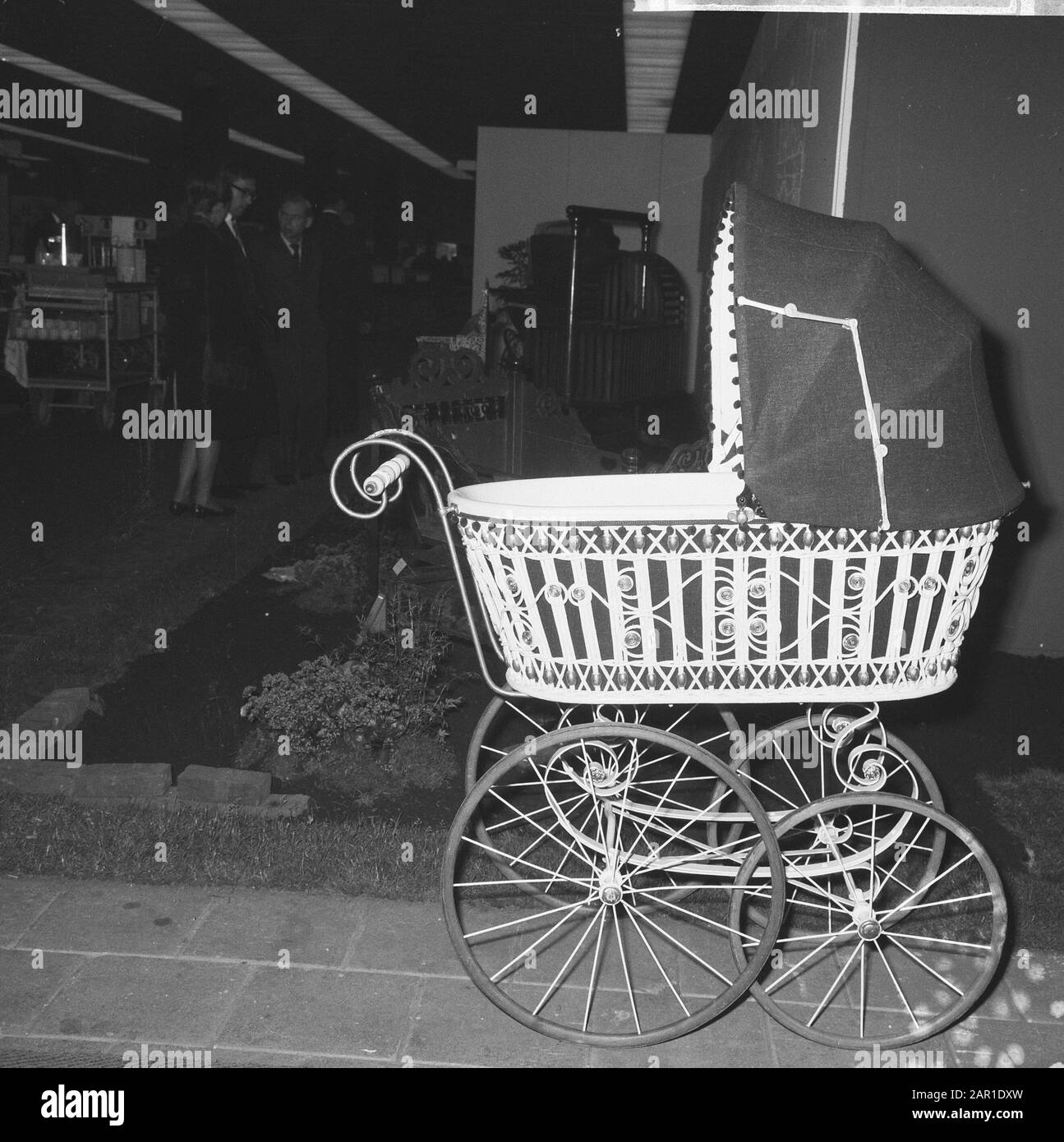 Nouveau et nouveau au salon l'enfant à Utrecht Date: 27 septembre 1965 lieu: Utrecht mots clés: FACKFUNCTIONS, poussettes Nom personnel: Kild THE Banque D'Images