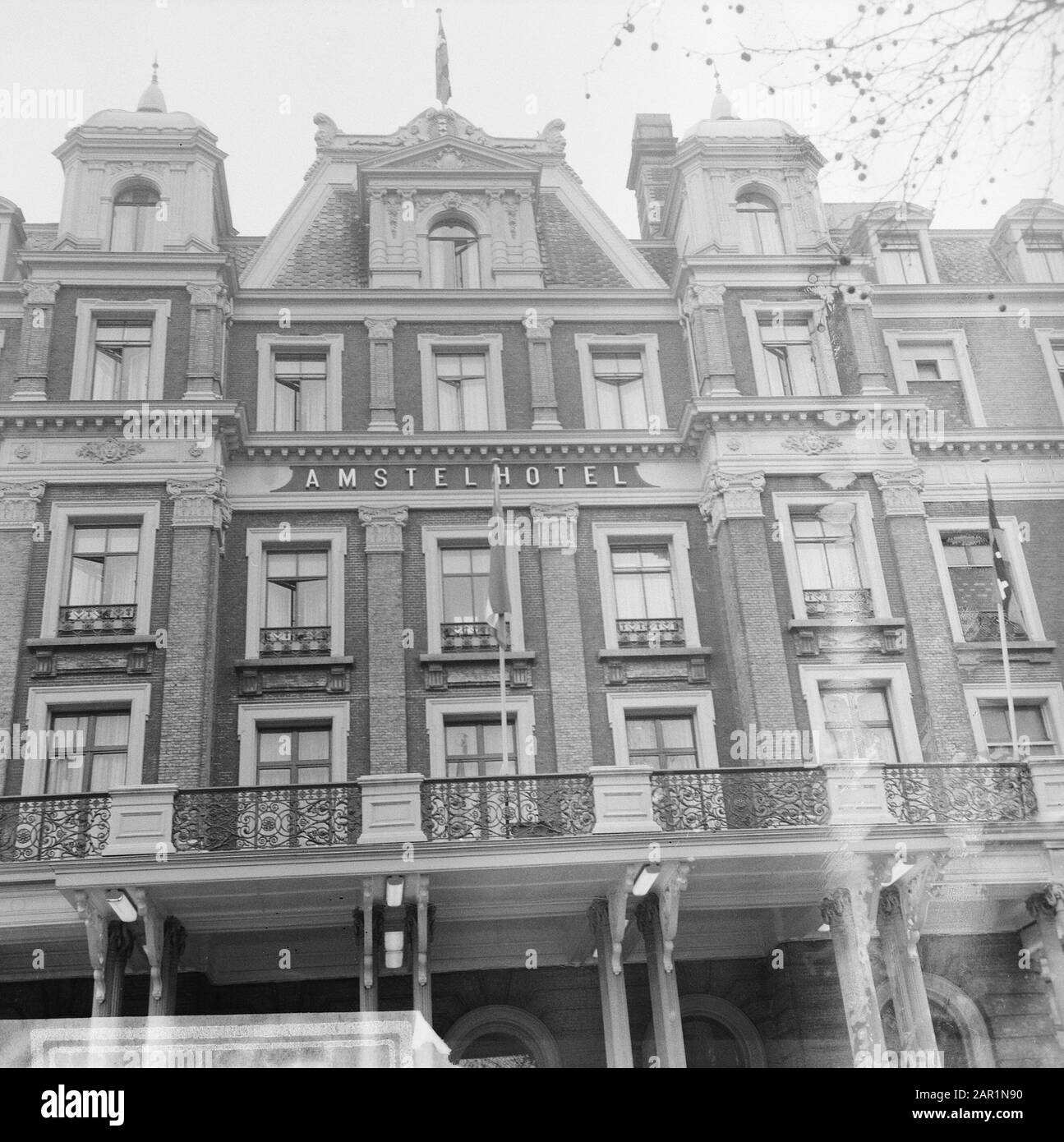 Exterieur Amstelhotel, front, back Date : 8 mars 1966 mots clés : Hôtels, extérieur Nom de l'établissement : Amstelhotel Banque D'Images