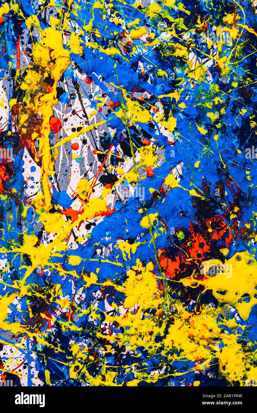 Expressionnisme abstrait. Art contemporain Image peinte à l'aide de la technique du dripping. Mélange de différentes couleurs rouge jaune bleu blanc noir. Une émeute Banque D'Images