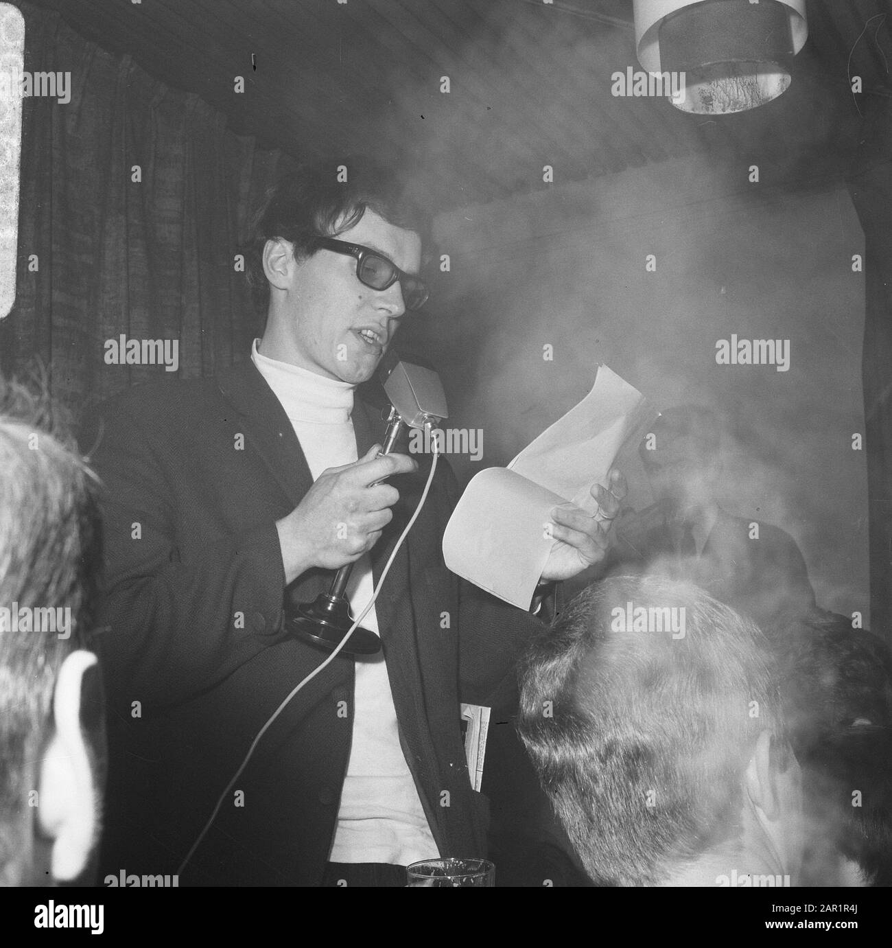 Provo-Ademing À Rotterdam Date : 31 Mars 1966 Lieu : Rotterdam, Zuid-Holland Banque D'Images