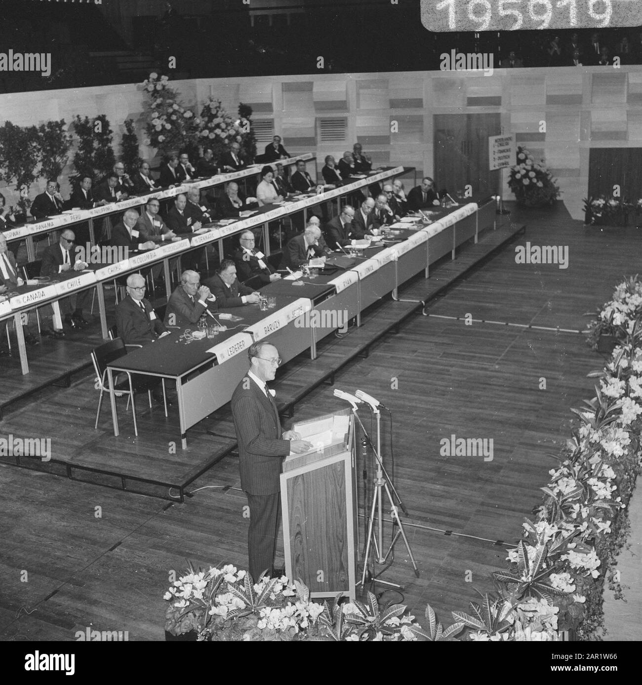Congrès du Central Institute Training Sports leaders (CIO) à de Doelen à Rotterdam Prins Bernhard au cours du discours d'ouverture Date: 19 septembre 1966 lieu: Rotterdam, Zuid-Holland mots clés: Congrès, ouvertures, princes, discours Nom personnel: Bernhard, prince (1911-2004) Nom de l'institution: Doelen, The Banque D'Images