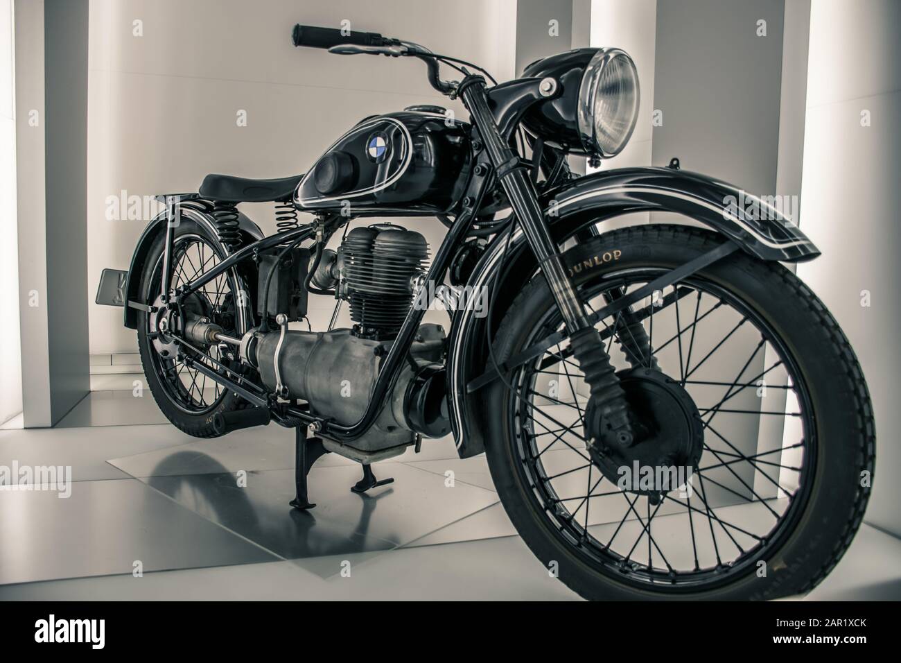 Munich/ Allemagne - 24 mai 2019: 1949 BMW R 24 moto au musée BMW/ BMW Welt Banque D'Images
