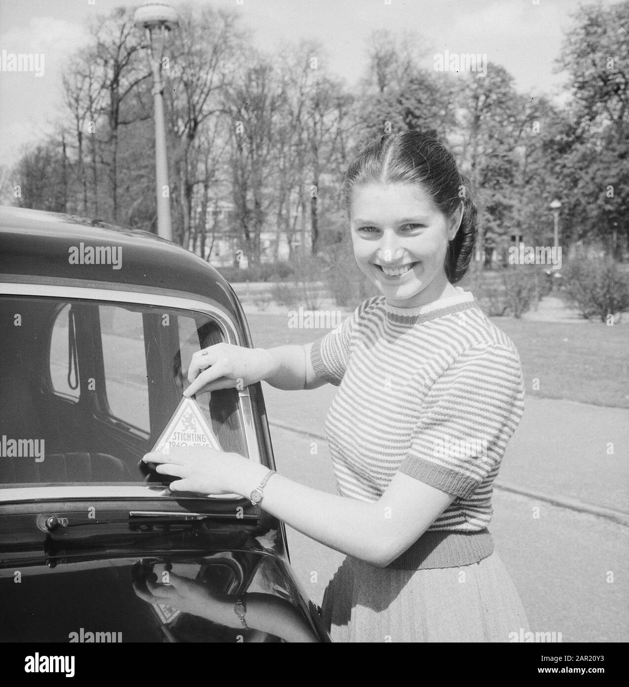 Fondation 40-45 bâtons sur les voitures autocollant de collection Date: 1 mai 1951 mots clés: Collections, fondations Banque D'Images