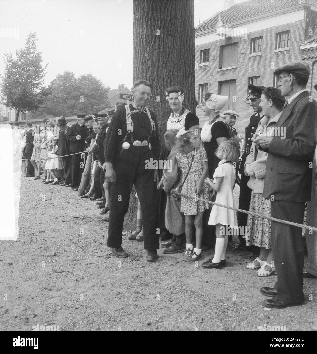 Anneau suture Middelburg Date: 25 Août 1949 lieu: Middelburg, Zélande mots clés: Costume, anneaux cousus Banque D'Images Anneau suture Middelburg Date: 25 Août 1949 lieu: Middelburg, Zélande mots clés: Costume, anneaux cousus Banque D'Images