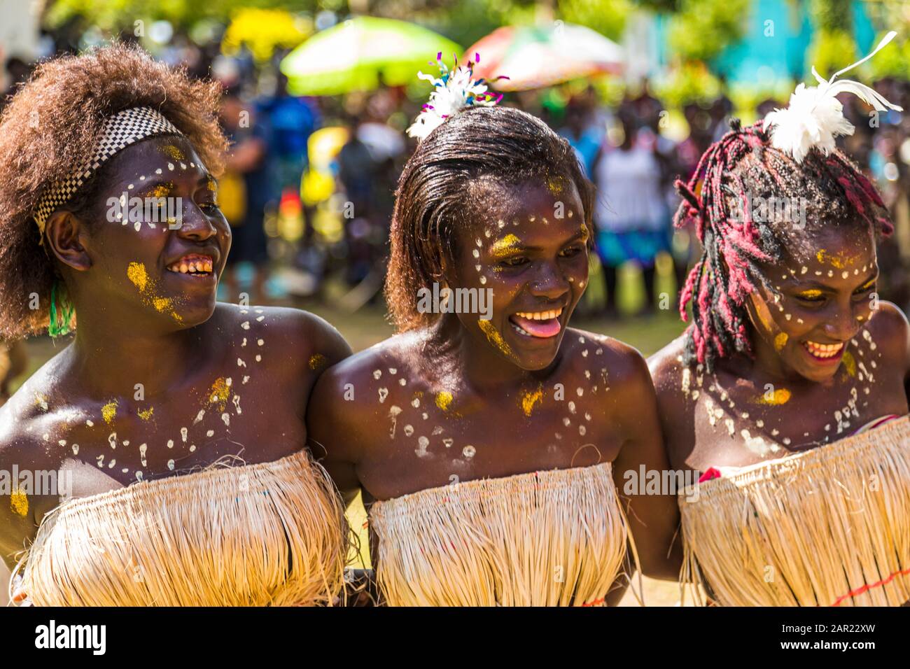 Sing-Sing à Bougainville, Papouasie-Nouvelle-Guinée. Festival de village coloré à Bougainville avec musique et danse Banque D'Images