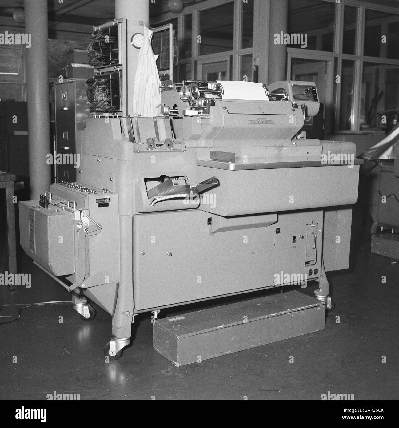 Bâtiments et monuments knhm, machines, ibm alphanumérique machine de dépôt type 405 Date: Août 1957 mots clés: Bâtiments et monuments knhm, machines Nom De La Personne: IBM alphanumérique machine tabulaire type 405 Banque D'Images