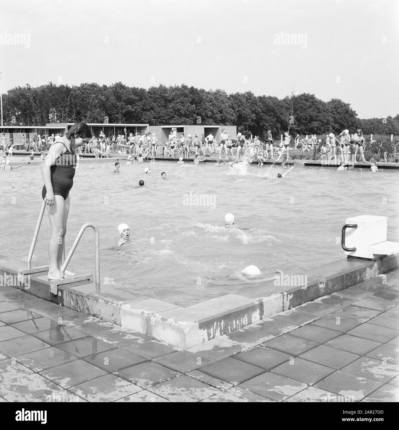 Parcs de loisirs, aéroports, etc., piscines Date : 1965 lieu : Drenthe, Zuidwolde mots clés : aires de loisirs, aéroports, etc., piscines Banque D'Images