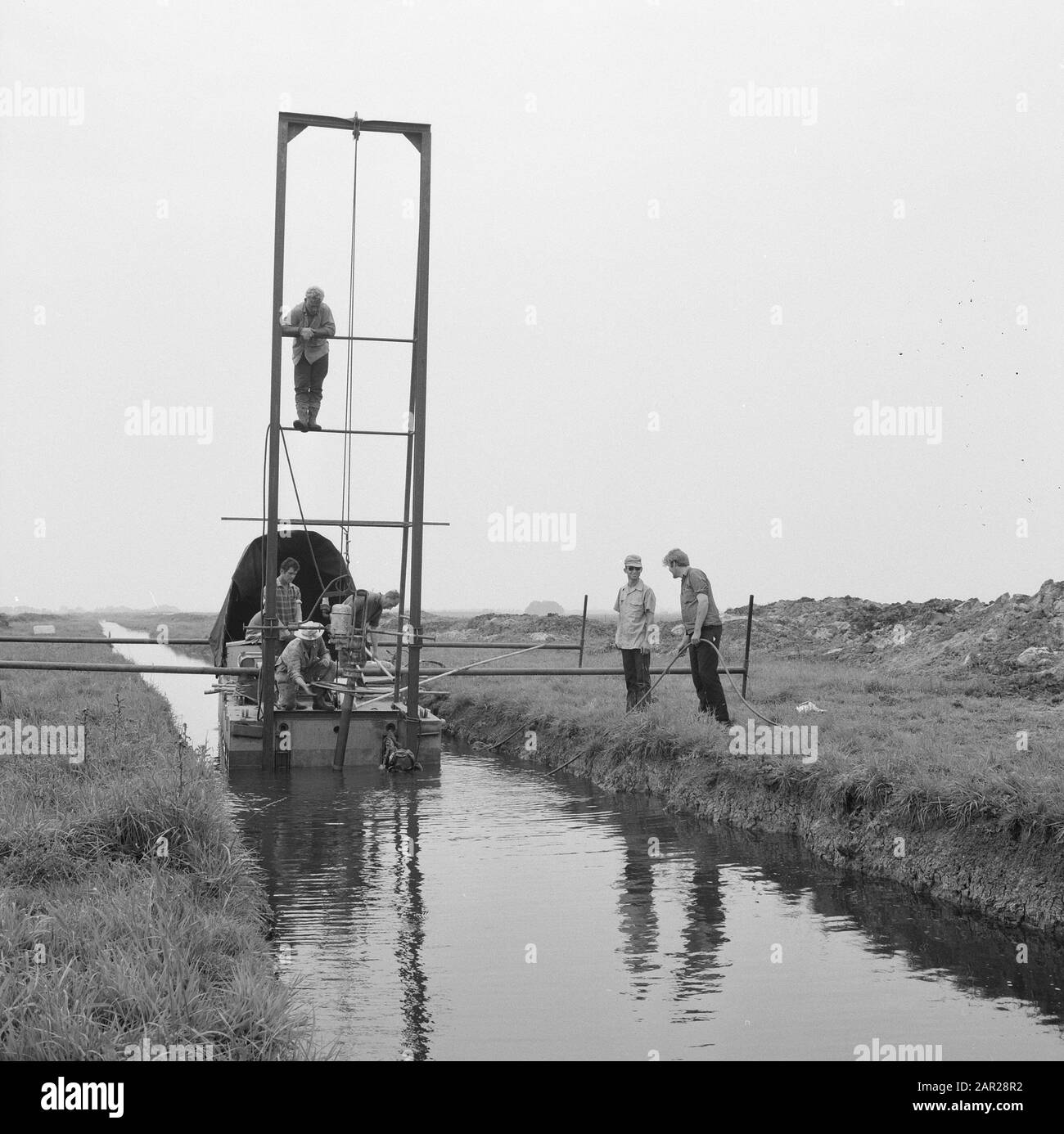 NPC, pipelines, ponies Date : 1965 mots clés : NPC, pipelines, ponies Banque D'Images