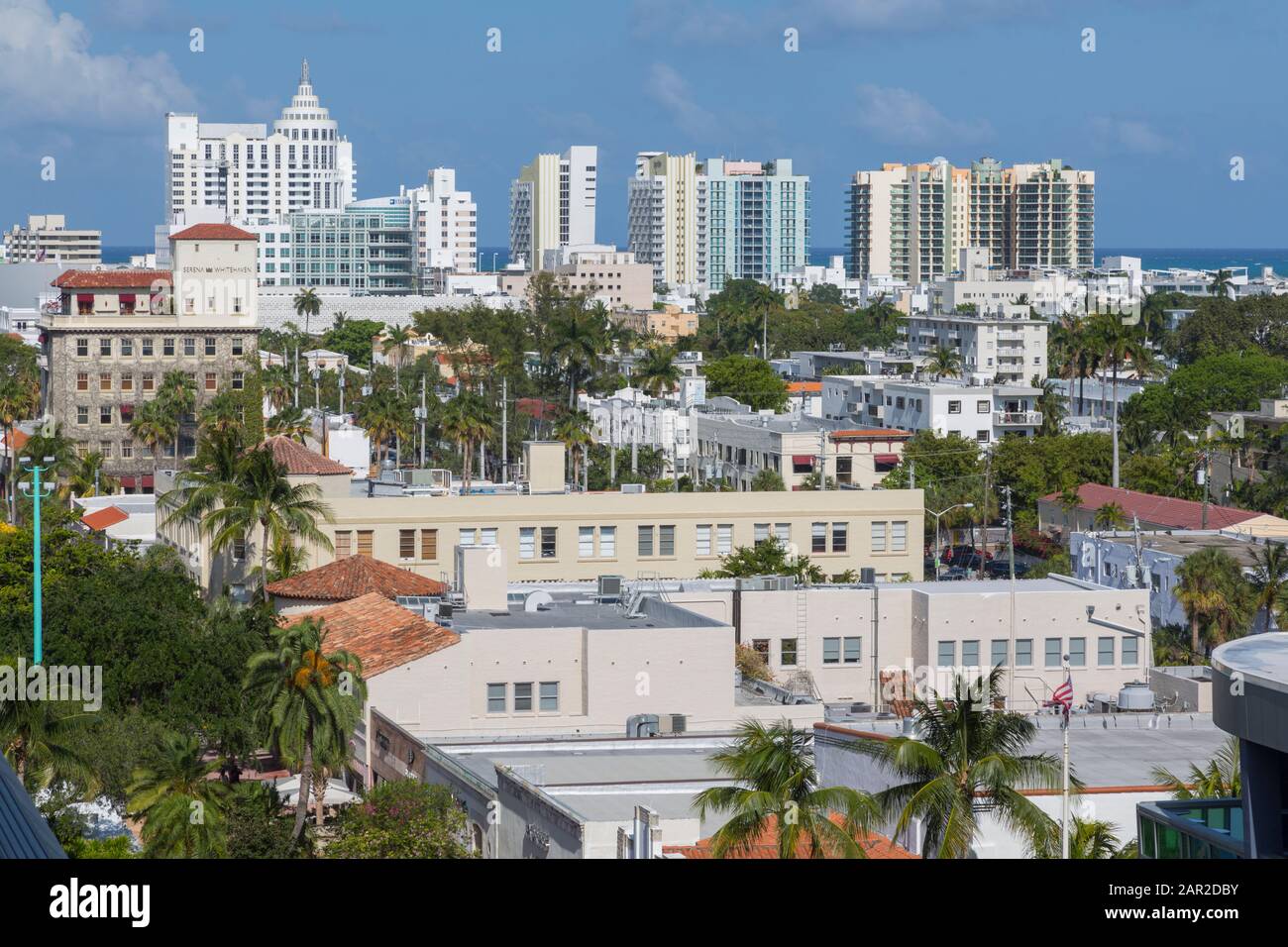 Vue élevée vers Collins Avenue et Lincoln Avenue dans South Beach, Miami Beach, Miami, Floride, États-Unis d'Amérique, Amérique du Nord Banque D'Images Vue élevée vers Collins Avenue et Lincoln Avenue dans South Beach, Miami Beach, Miami, Floride, États-Unis d'Amérique, Amérique du Nord Banque D'Images