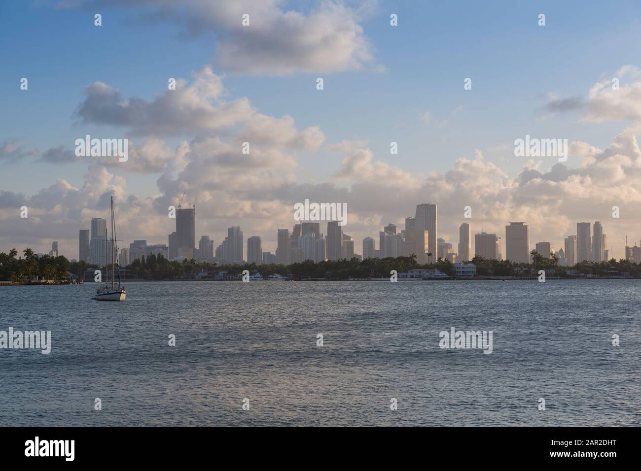 Vue sur le centre-ville depuis South Beach au coucher du soleil, Miami Beach, Miami, Floride, États-Unis d'Amérique, Amérique du Nord Banque D'Images Vue sur le centre-ville depuis South Beach au coucher du soleil, Miami Beach, Miami, Floride, États-Unis d'Amérique, Amérique du Nord Banque D'Images