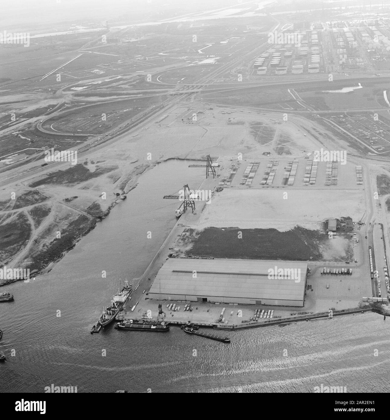 Ports, navires, grues Date: Non daté mots clés: Ports, grues, navires Banque D'Images
