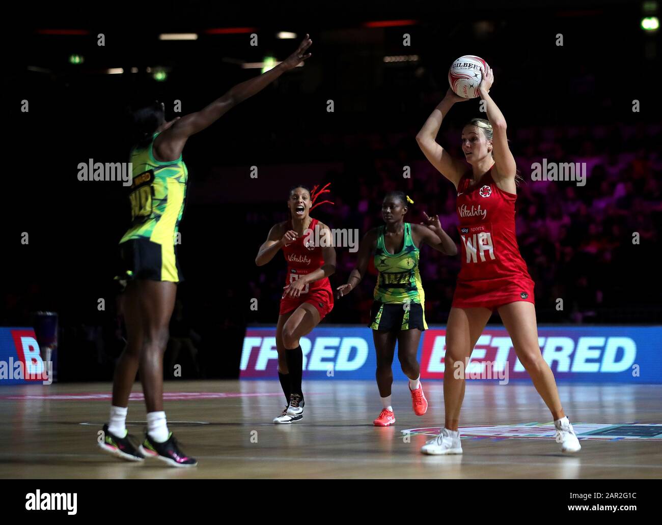 England Vitality Rosess’ NAT Haythornthwaite lors du match de la coupe des nations Vitality netball à la Copper Box, Londres. Banque D'Images