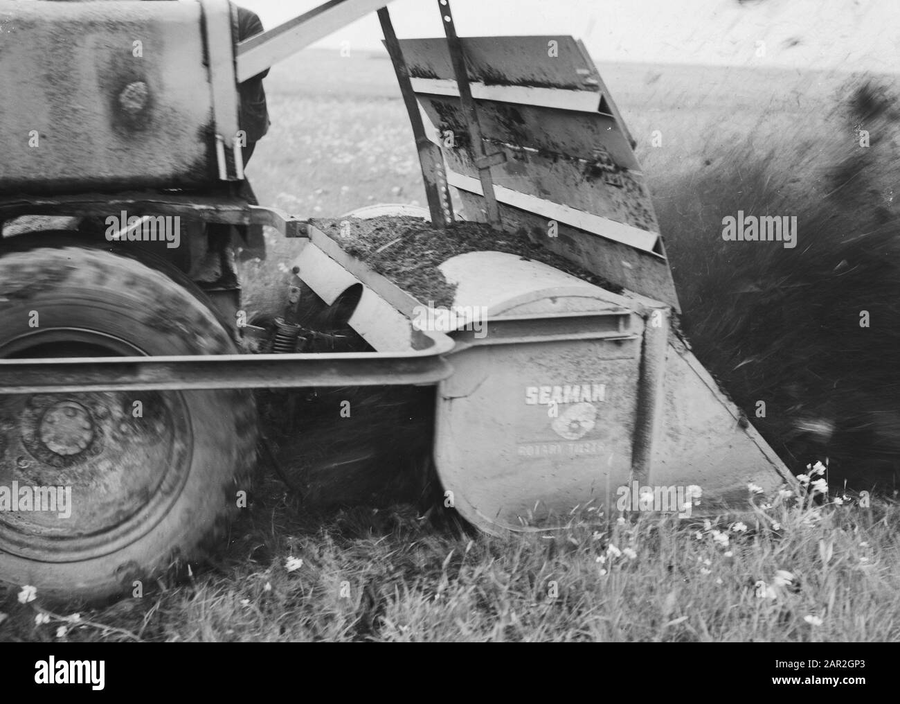 Exploitation minière, travail du sol, nivellement, gazé, frais de sol, 'Timon de chaman', Zwettegepied Date: Mai 1953 lieu: Frise mots clés: Blid, nivellement, labour de nivellement, frais de terrain, exploitation minière Nom personnel: 'Timon de chaman', Zwettegepied Banque D'Images
