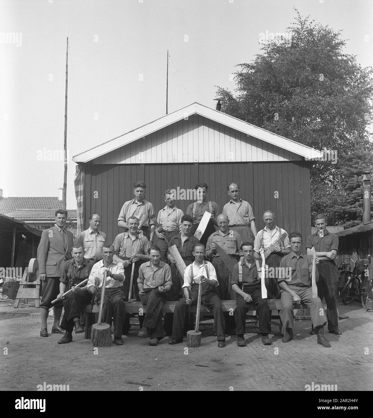 Travail du bois, travailleurs, objets, photos de groupe Date: Non daté mots clés: Travailleurs, photos de groupe, travail du bois, objets Banque D'Images
