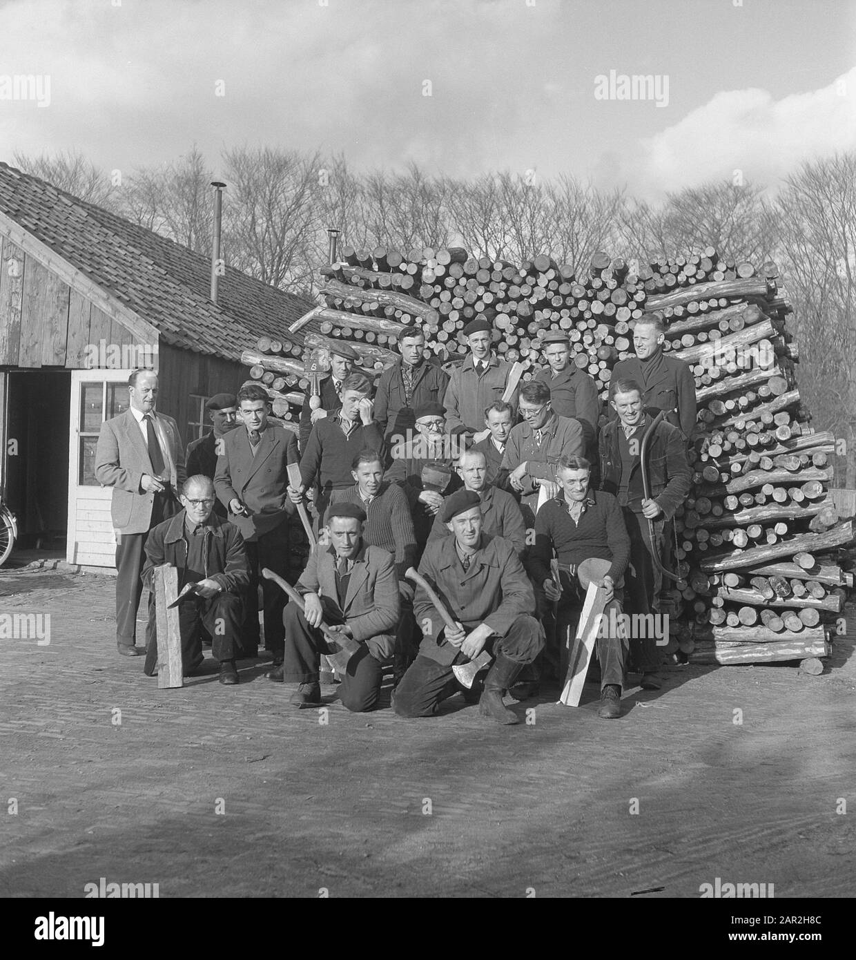 Travail du bois, travailleurs, outils, photos de groupe Date: Non daté mots clés: Travailleurs, outils, photos de groupe, travail du bois Banque D'Images