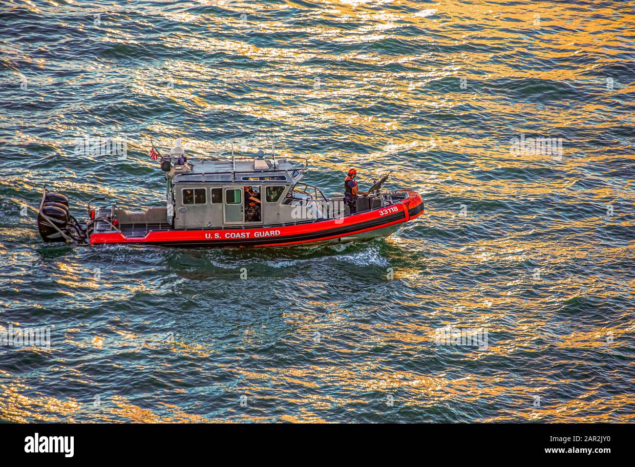 Bateau De La Garde Côtière En Après-Midi, Le Soleil Banque D'Images