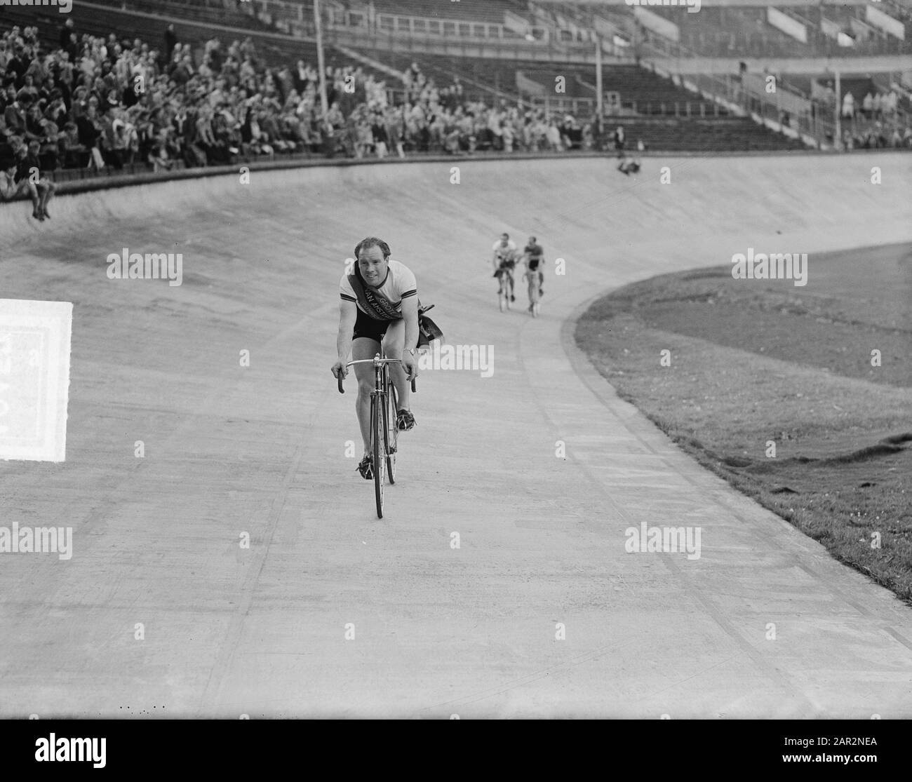 Harris with Grand Prix Date: 23 juin 1950 mots clés: Cyclistes Nom personnel: Harris Banque D'Images
