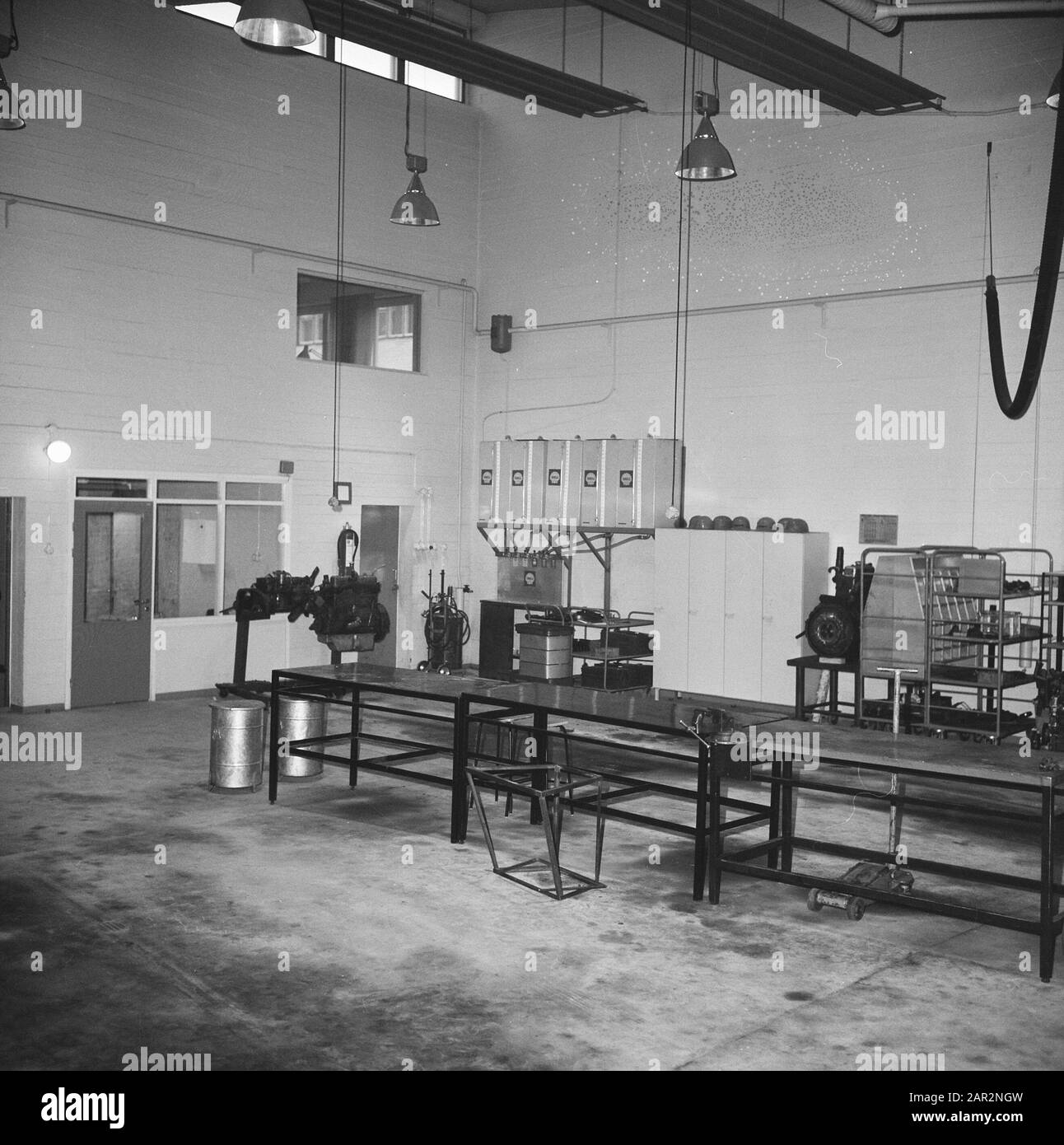 Bâtiments, intérieur, salles pratiques, machines Date : non daté mots clés : bâtiments, intérieur, machines, salles de classe Banque D'Images