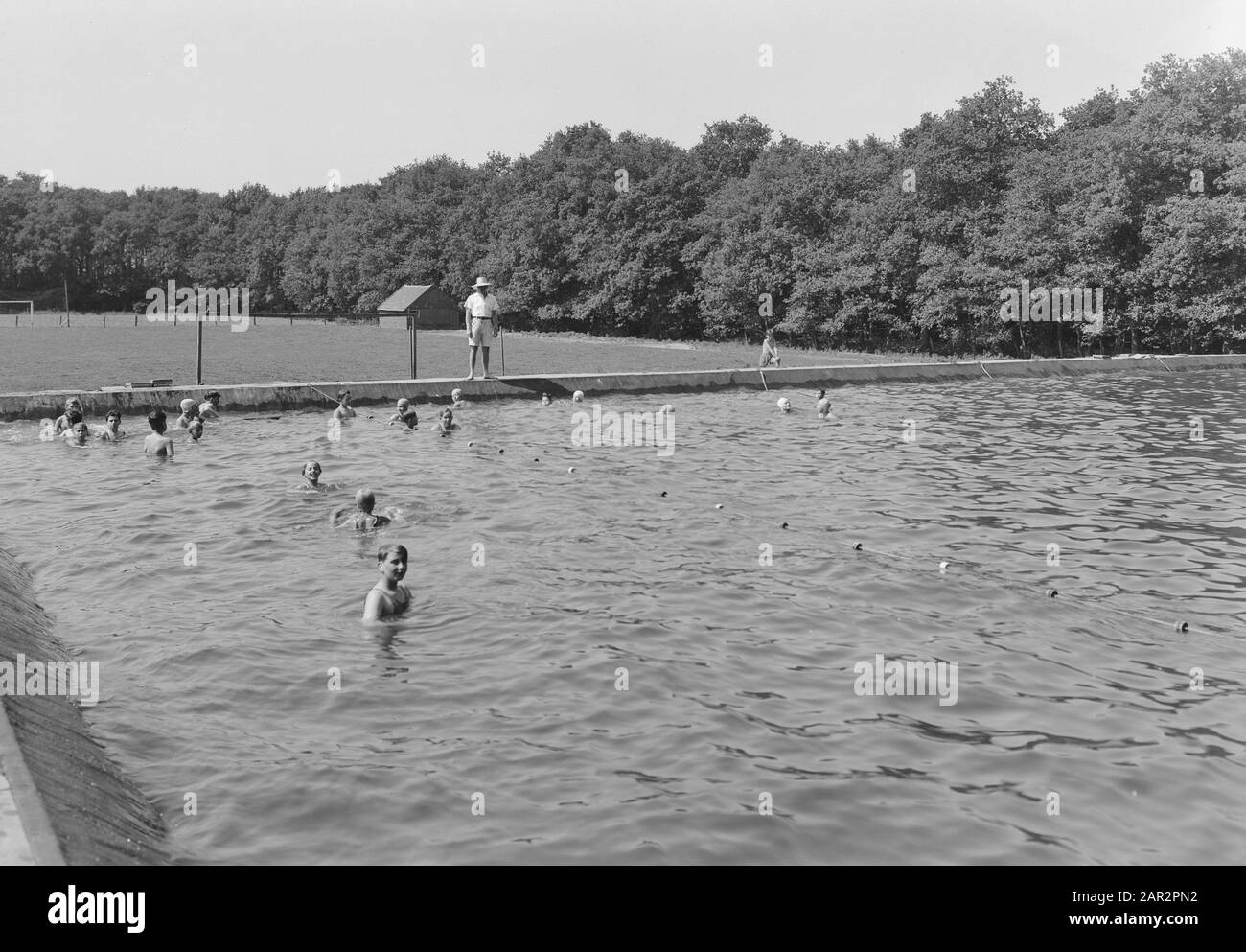 Domaines, piscines, terrains de sport, domaine Eerde Date: Non daté lieu: Eerde mots clés: Domaines, terrains de sport, piscines Nom personnel: Domaine Eerde Banque D'Images