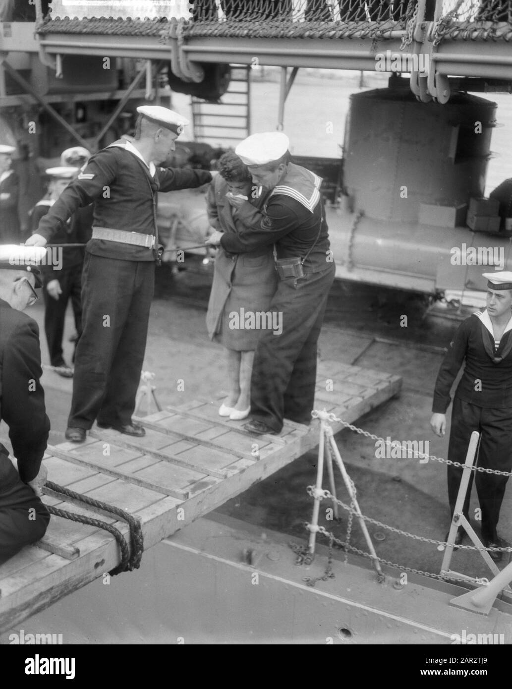 Heure De Départ. Mme Dan. Piet Hein À La Nouvelle-Guinée Date : 12 Septembre 1958 Lieu : Nouvelle-Guinée Mots Clés : Départ Nom Personnel : Hr. Mme Dan. Piet Hein Banque D'Images