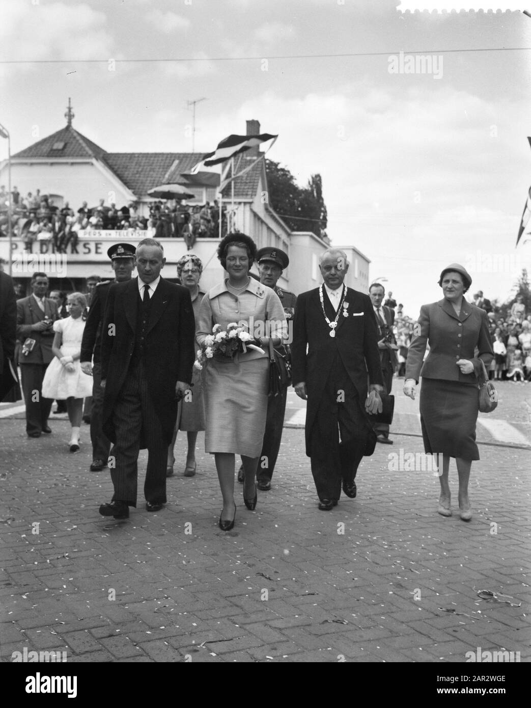 Dévoilement du monument en l'honneur de la 101ème Division aéroportée à Veghel par la princesse Irene Date: 17 septembre 1959 lieu: Noord-Brabant, Veghel mots clés: Révélations, monuments de guerre Nom personnel: Irene (princesse Pays-Bas) Banque D'Images
