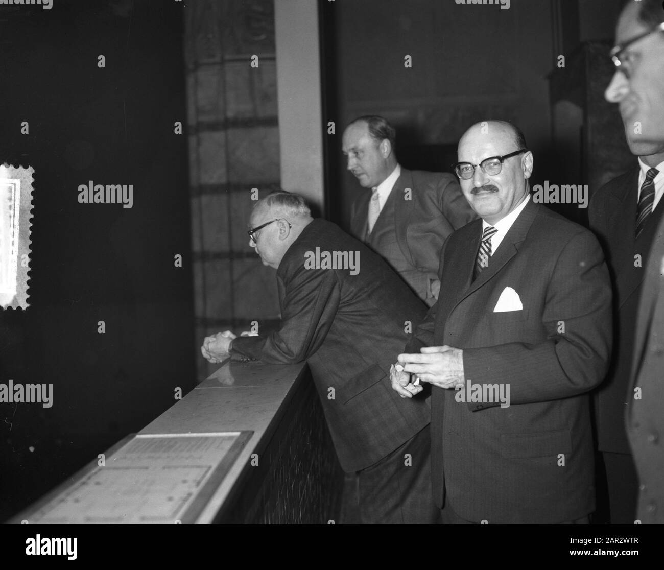 Association de cession pour le commerce des valeurs mobilières Date : 24 novembre 1959 mots clés : assignations Nom de l'institution : Association pour le commerce des valeurs mobilières Banque D'Images