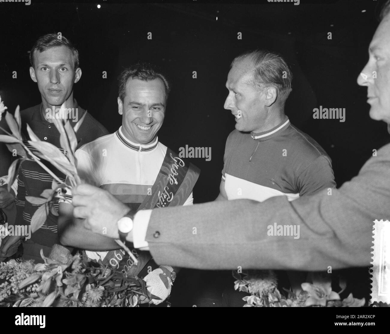 Course internationale de cyclisme Grand Prix d'Amsterdam Date: 23 juin 1960 mots clés: Course de cyclisme Nom personnel: Grand Prix d'Amsterdam Banque D'Images
