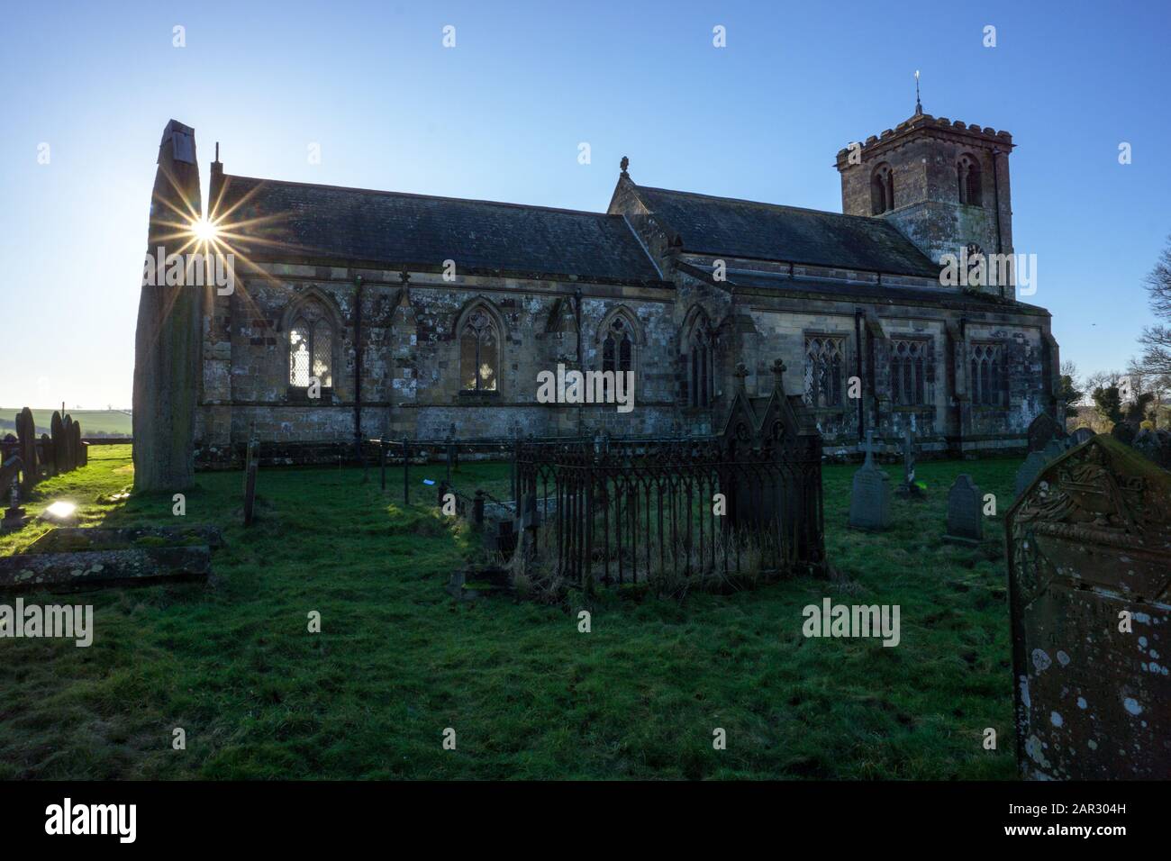 Rudston Monolithe Et Eglise, Yorkshire De L'Est Banque D'Images